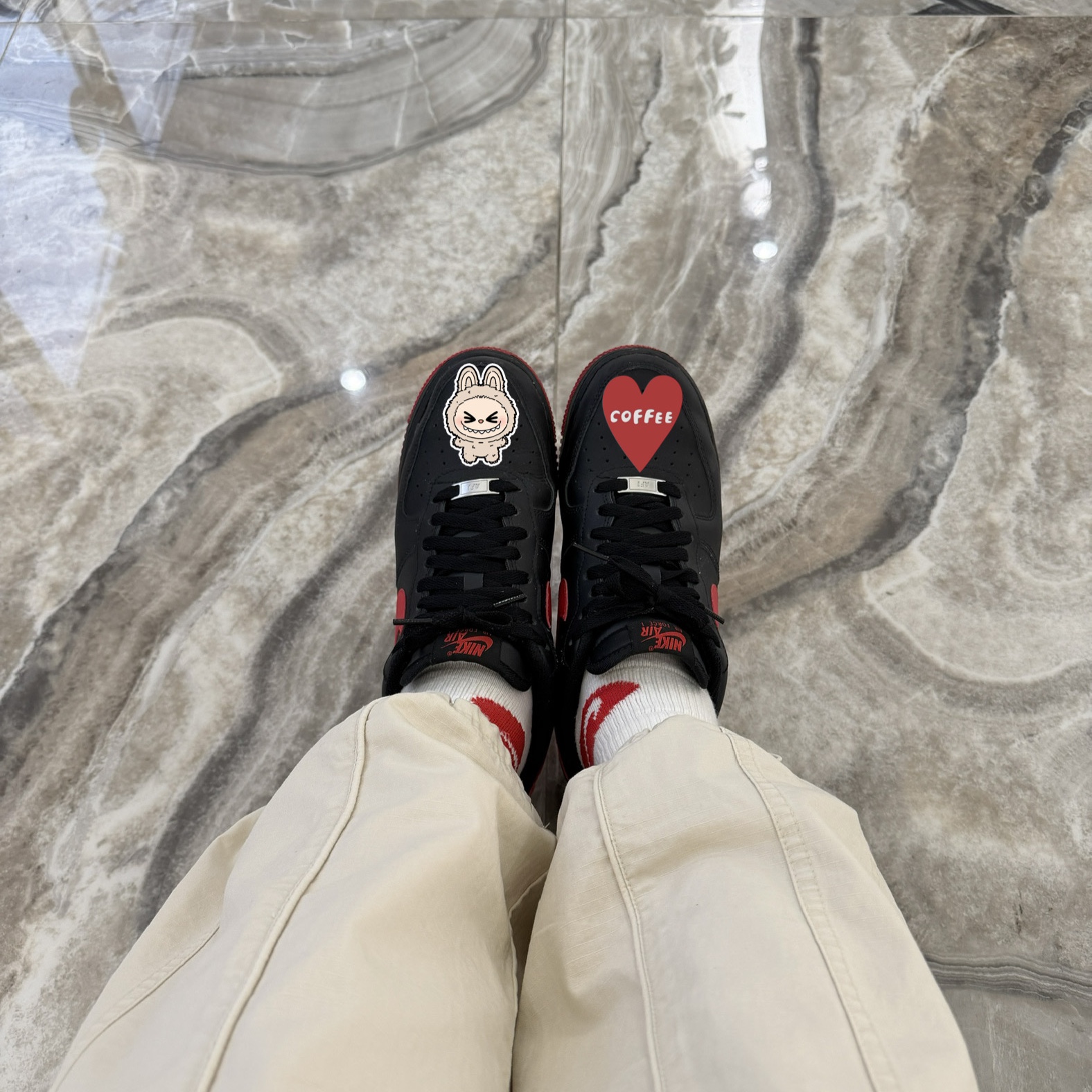 Nike Air Force 1 '07 Black University Red, Supreme x Umbro Cotton Ripstop Track Pant Stone - 26SS 착용 스타일 - 1