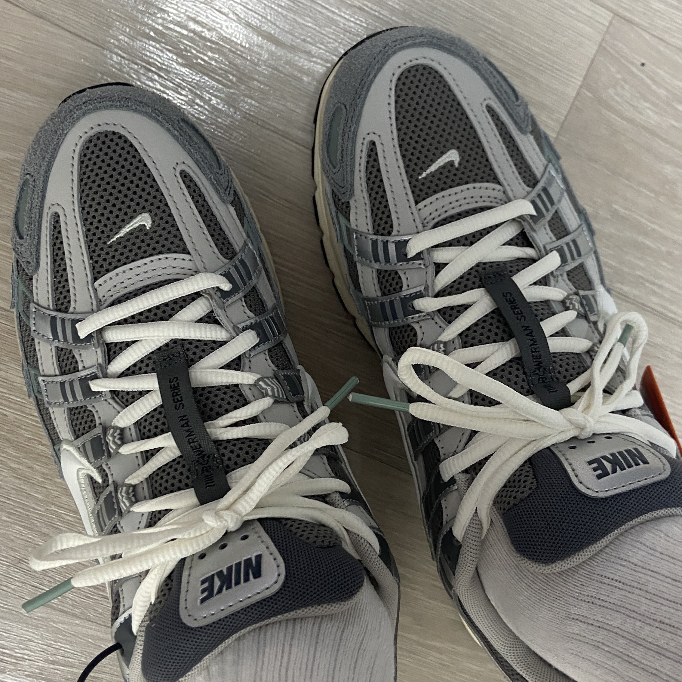 Nike P-6000 Flat Pewter Light Iron Ore 착용 스타일 - 3