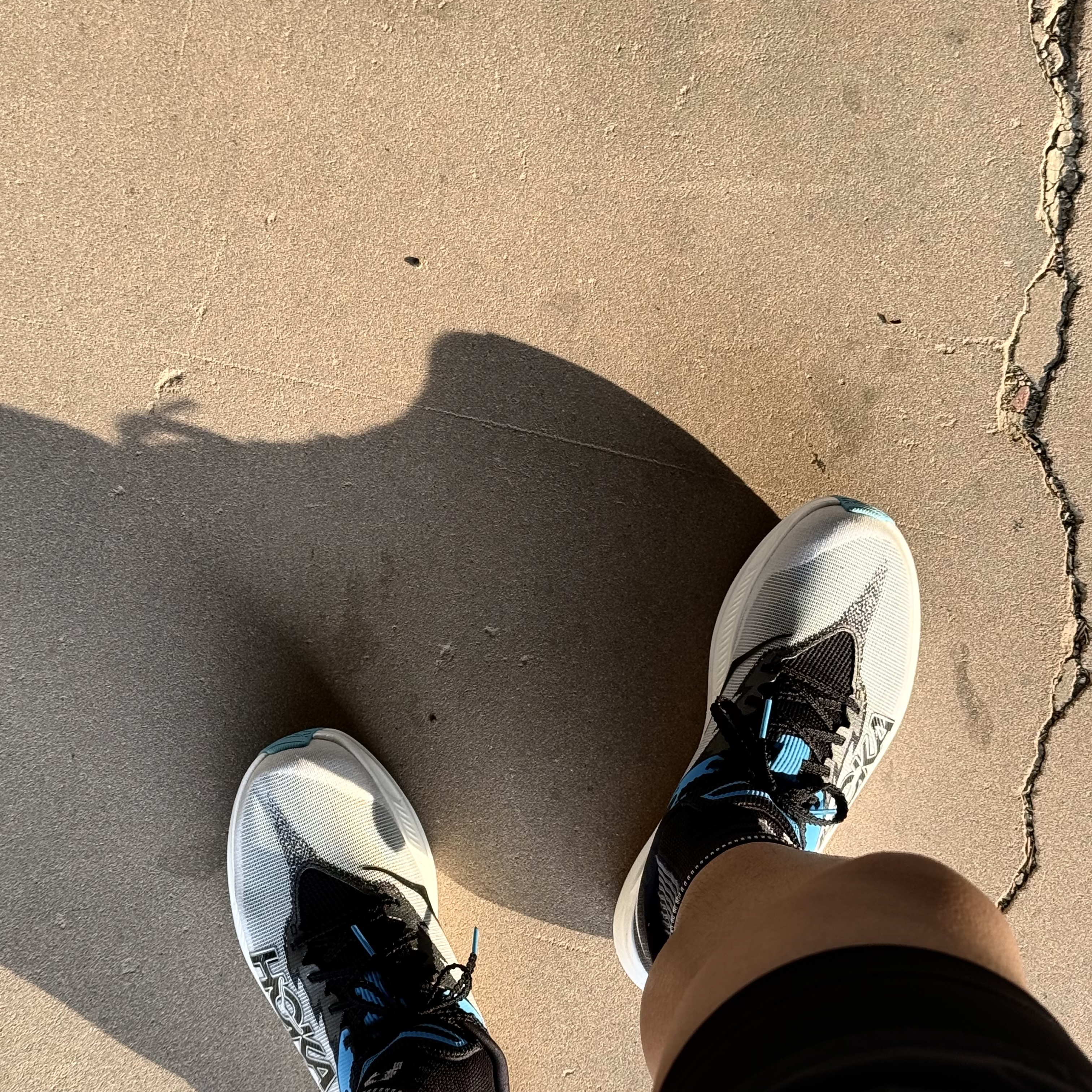 Hoka Rocket X 3 White Black 착용 스타일