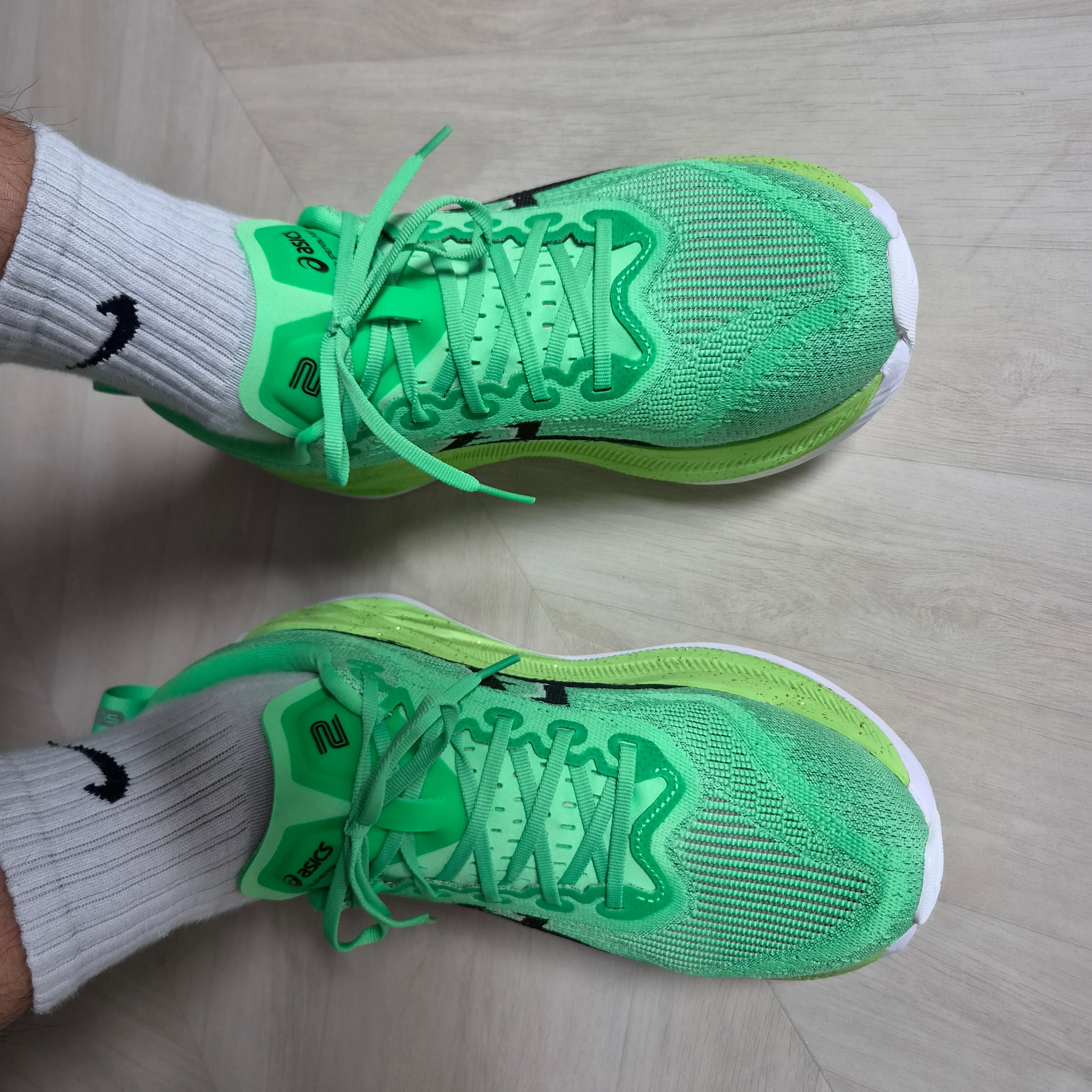 Asics Superblast 2 Ekiden Vital Green Black 착용 스타일