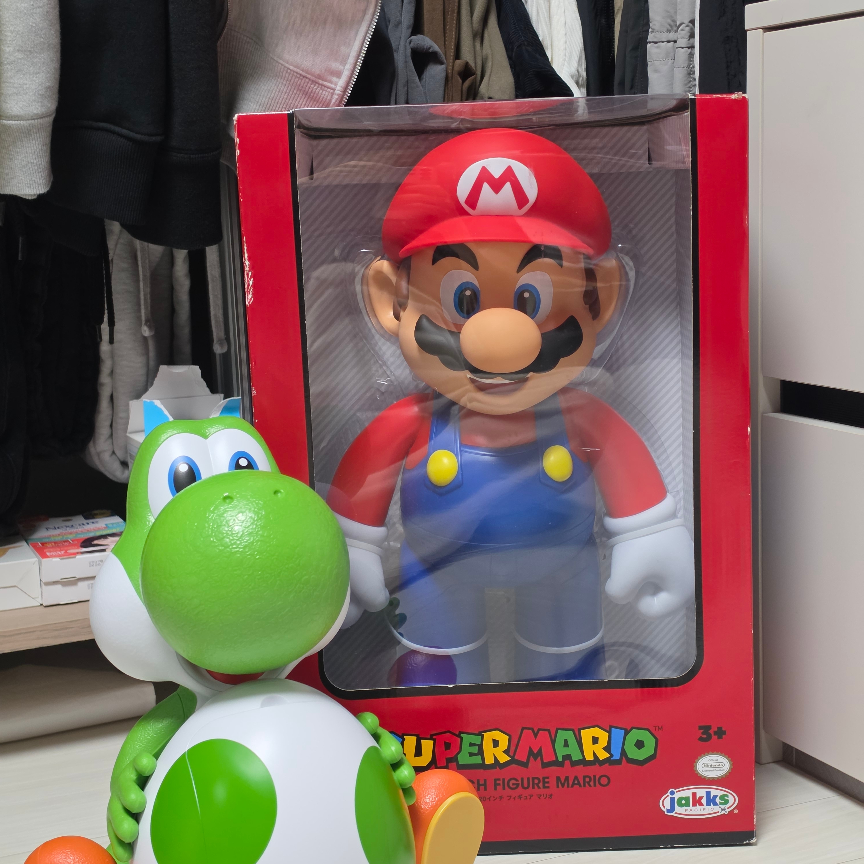 CGV x Super Mario Yoshi Popcorn Bucket 착용 스타일