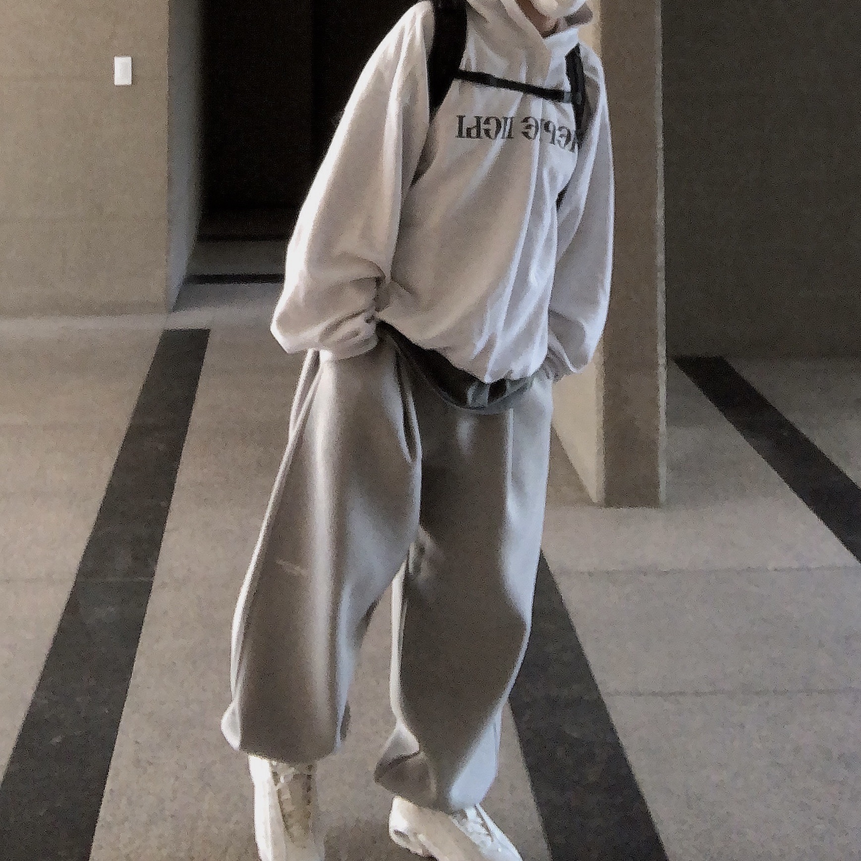 Undermycar Mu.03 Anti Fxxking Logo Play Oversized Sweat Jogger Melange Gray 착용 스타일 - 3