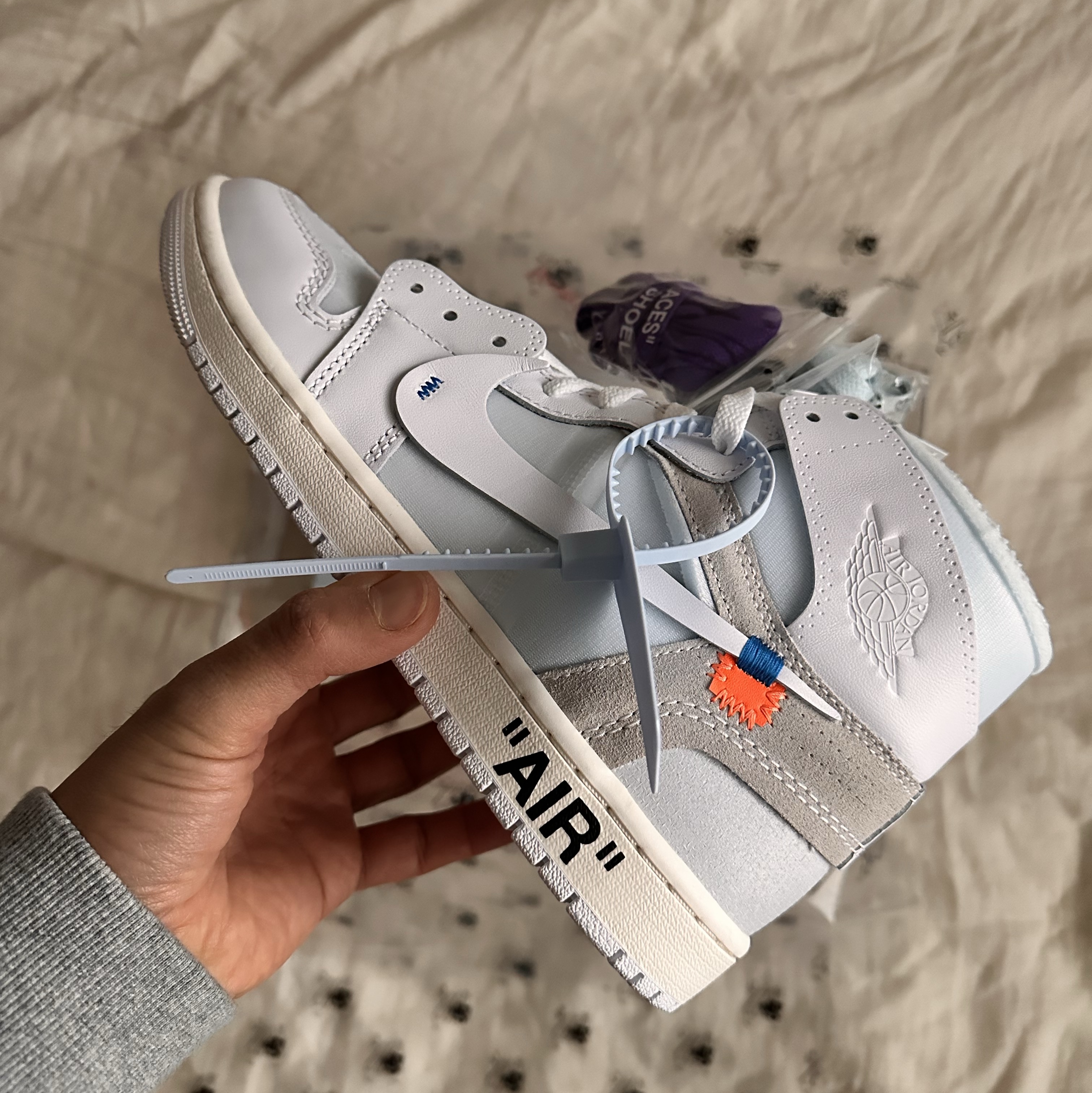Jordan 1 x Virgil Abloh Archive Retro High Alaska White 착용 스타일 - 9
