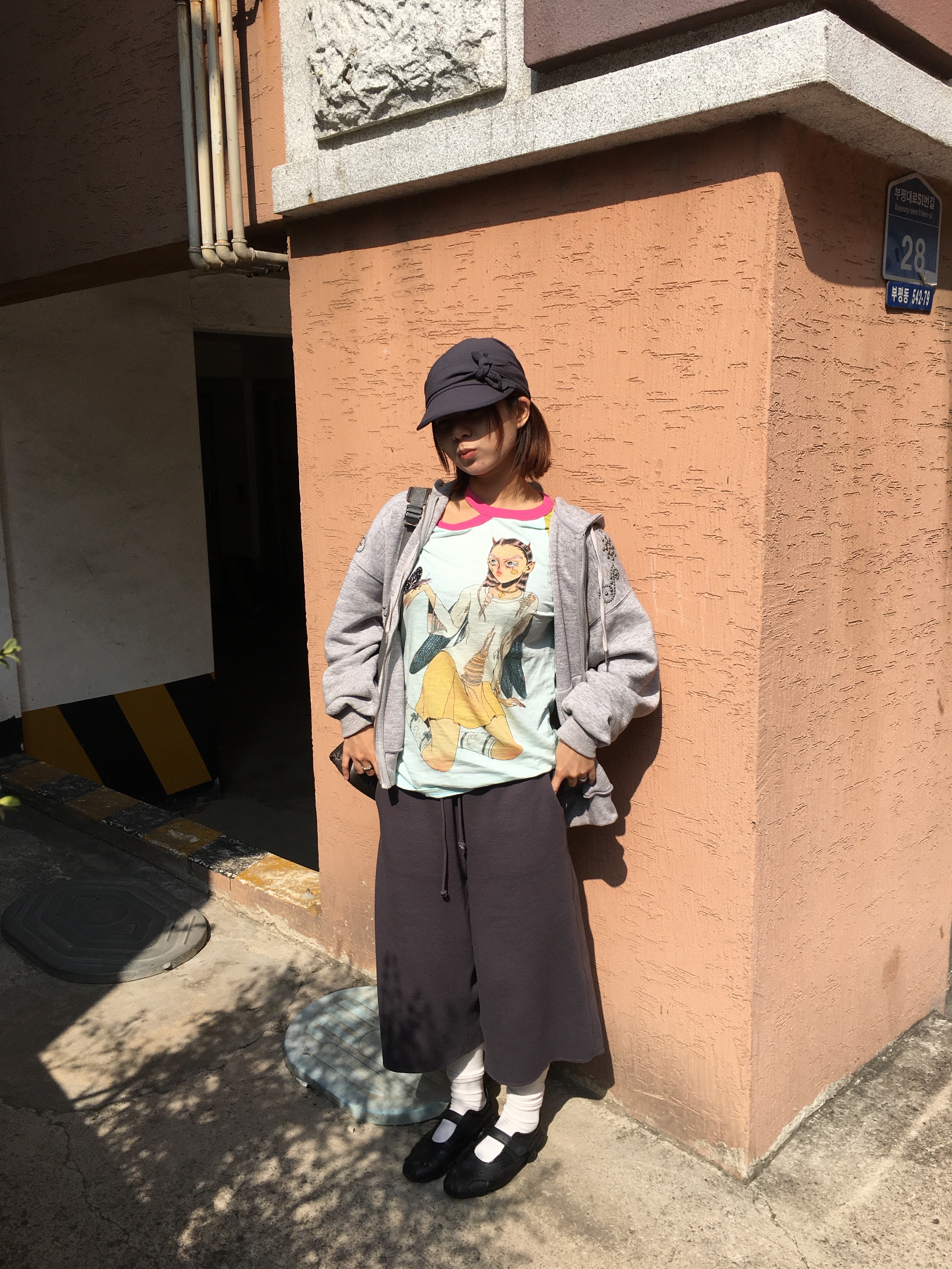 COYSEIO 038 Waffle Capri Pants Charcoal, COYSEIO Ribbon Tie Cap Charcoal 착용 스타일