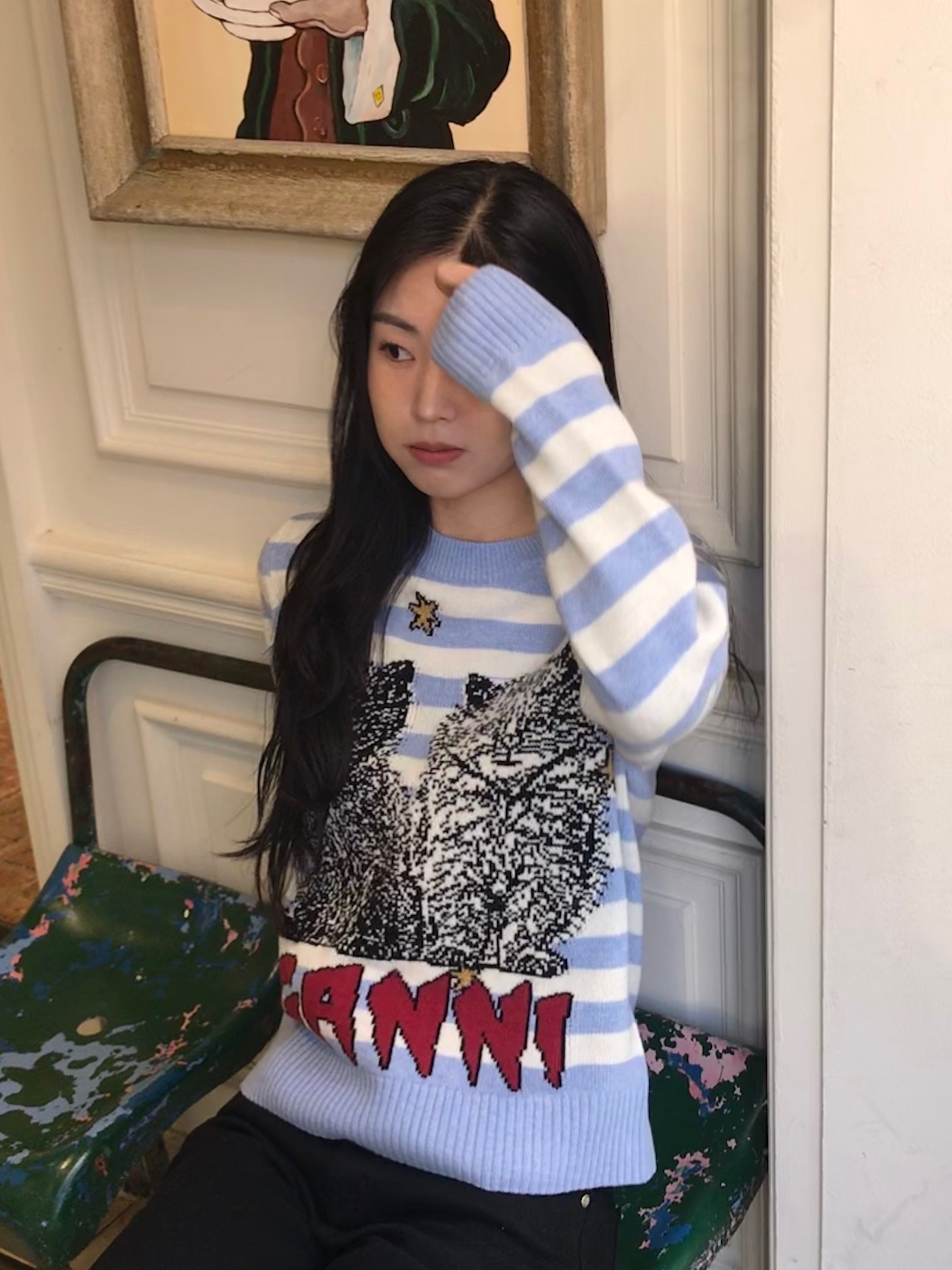 (W) Ganni Striped Graphic Cat Jumper Illusion Blue 착용 스타일 - 1