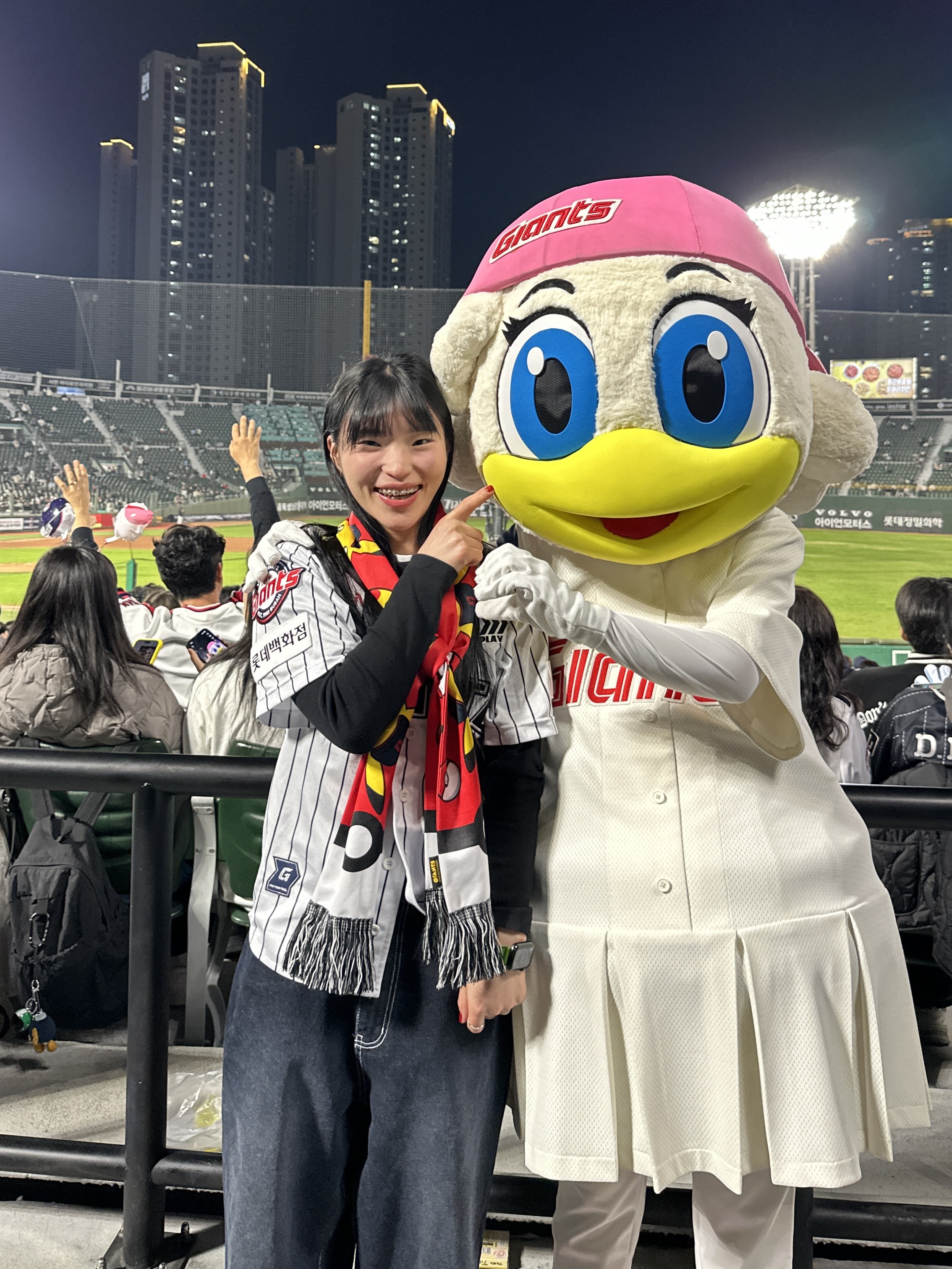 Lotte Giants Old Stripe Professional Uniform Multi (Non Marking Ver.), Pokemon x Lotte Giants Pikachu Scarf Red Black 착용 스타일 - 5