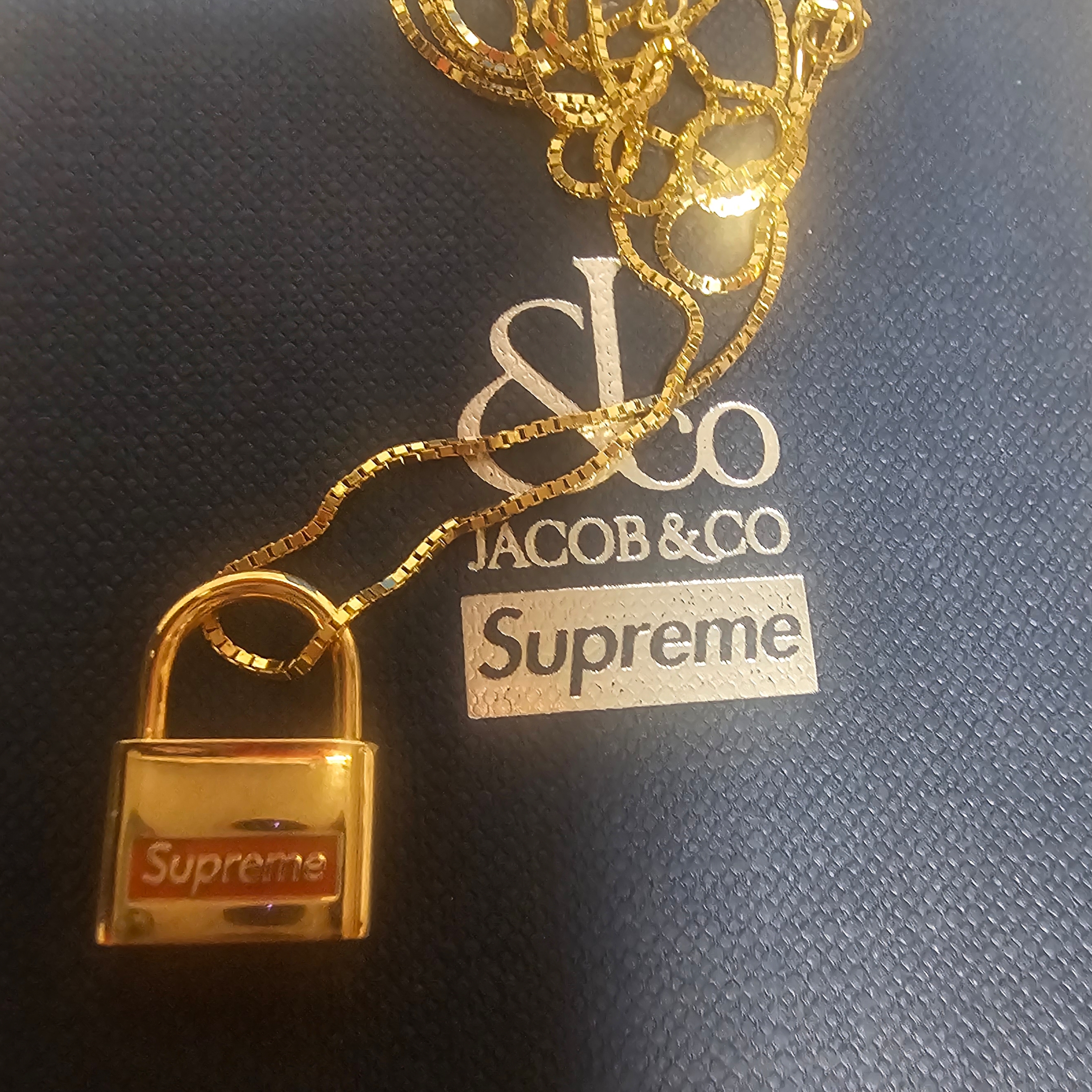 Supreme Jacob & Co. 14K Gold Lock Pendant - 20FW 착용 스타일 - 2
