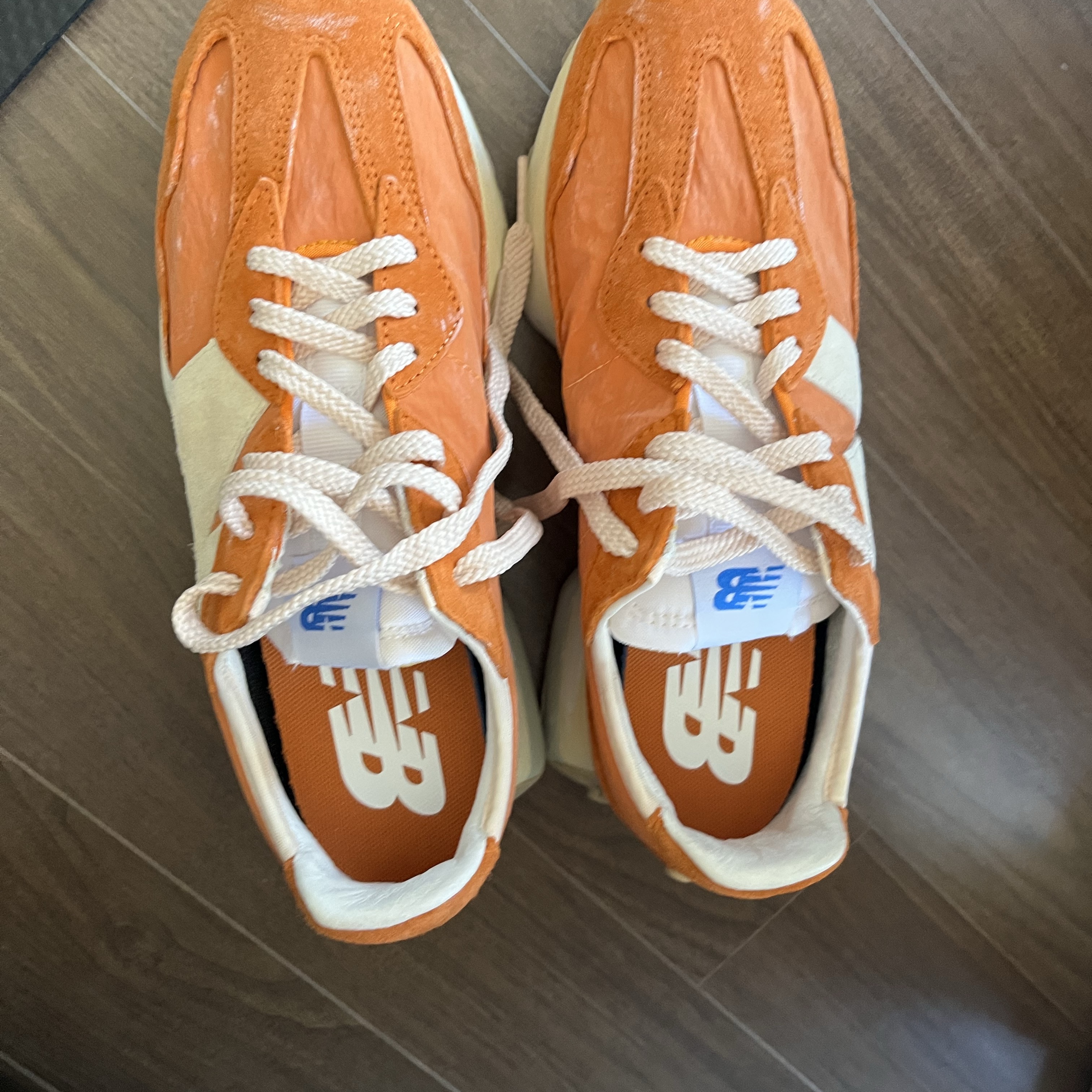 New Balance 327 Vintage Luxe Orange 착용 스타일