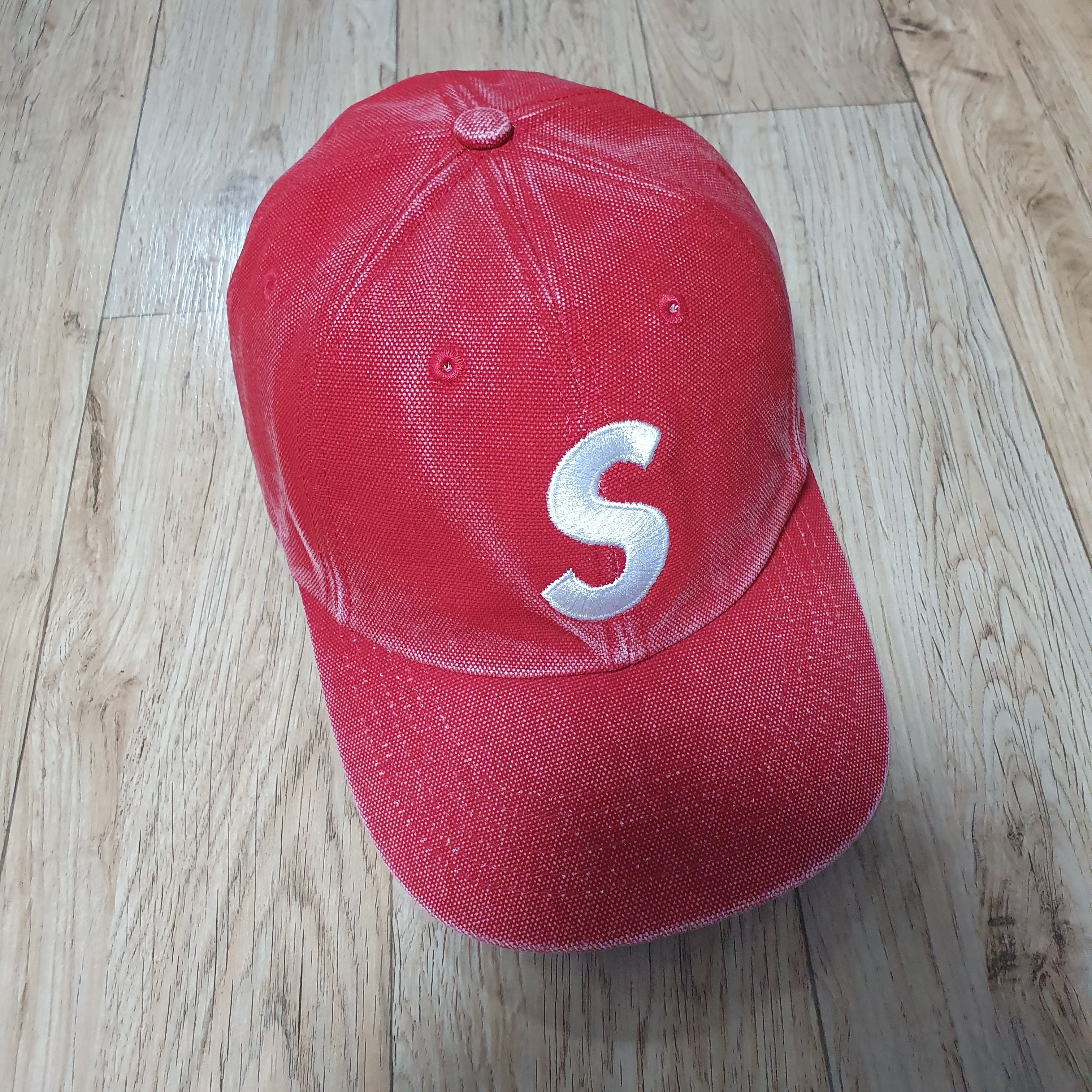 Supreme Pigment Coated S Logo 6-Panel Red - 26SS 착용 스타일
