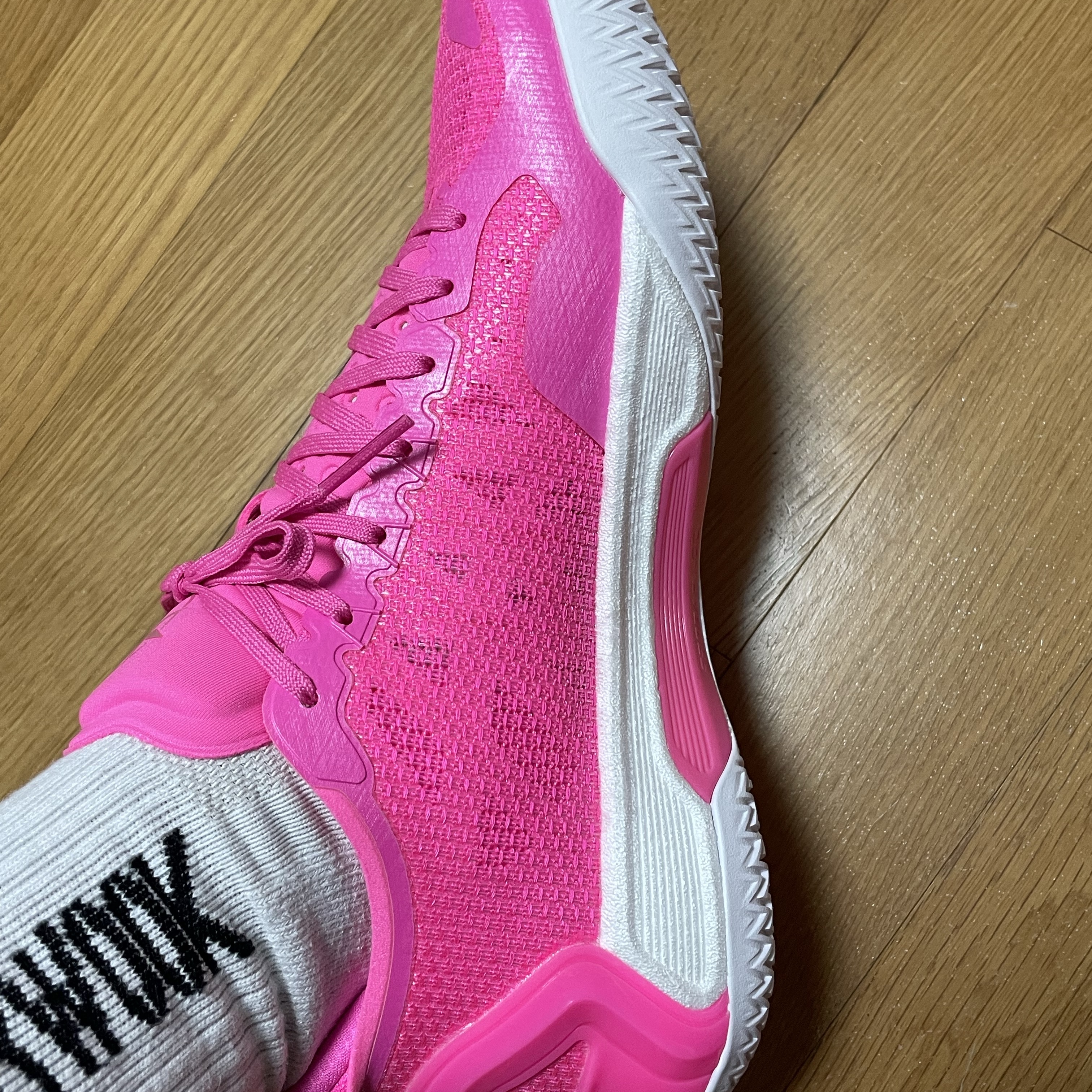 LiNing Liren 4 V2 Pink White 착용 스타일 - 3