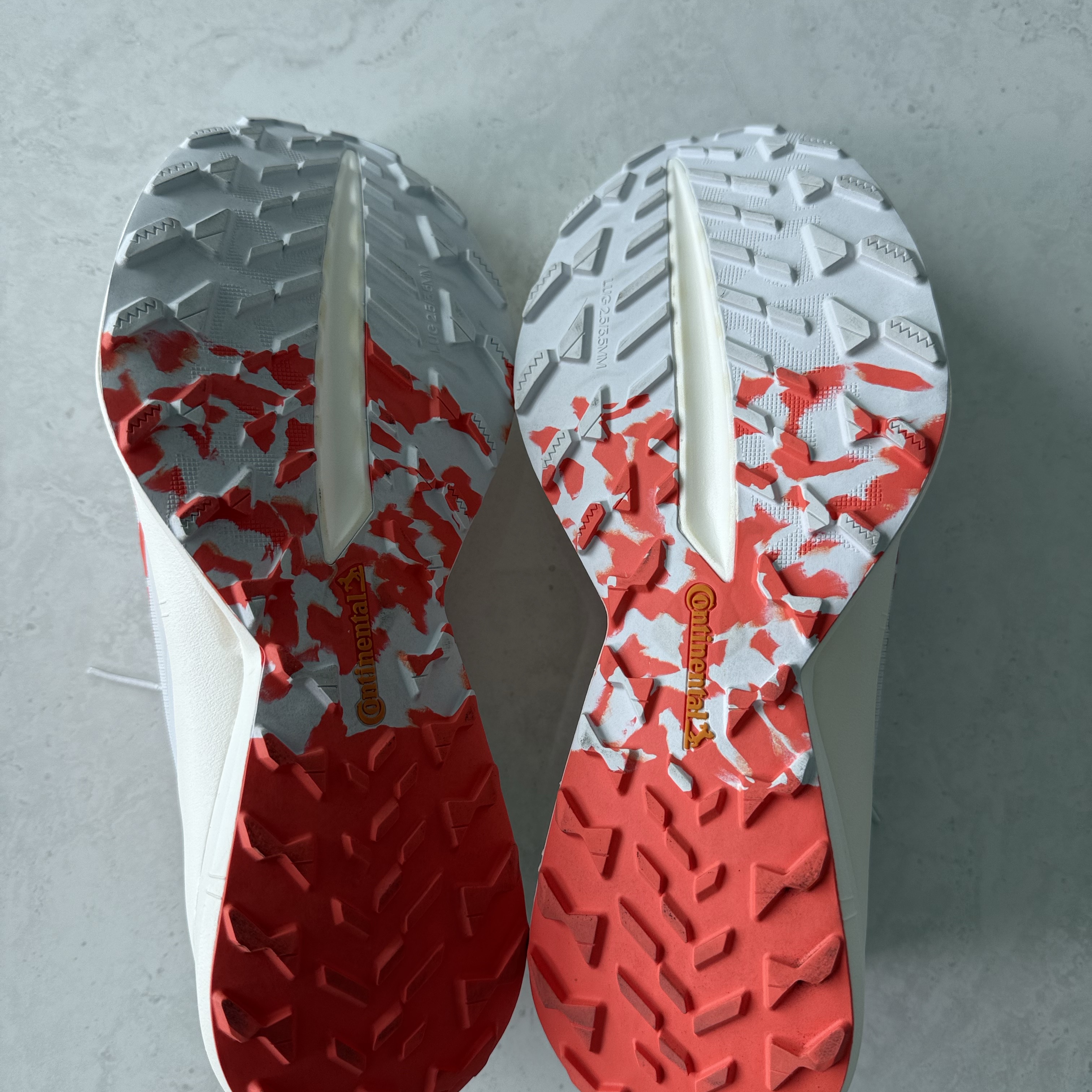 Adidas Terrex Agravic Speed Ultra Cloud White Impact Orange 착용 스타일 - 2