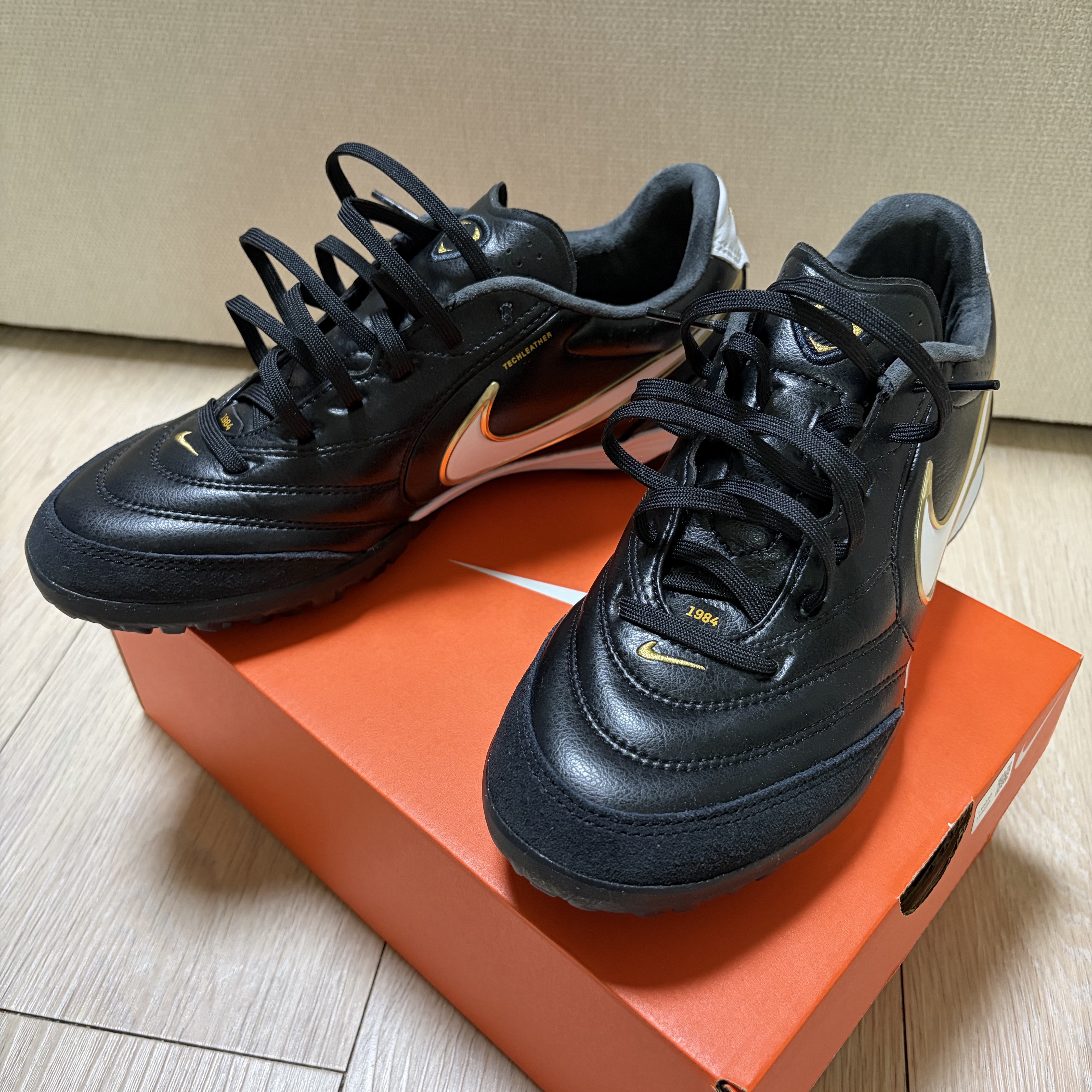 Nike Tiempo Ligera Pro TF Black White 착용 스타일 - 2