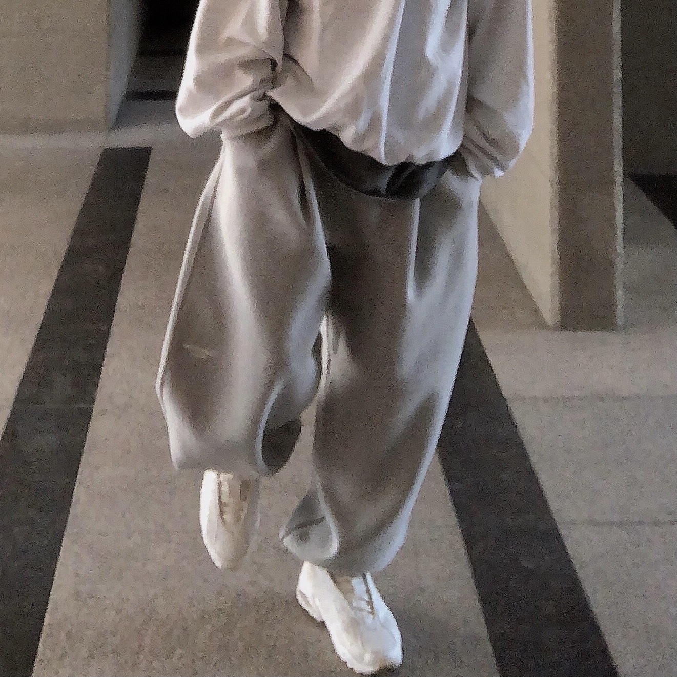 Undermycar Mu.03 Anti Fxxking Logo Play Oversized Sweat Jogger Melange Gray 착용 스타일 - 1