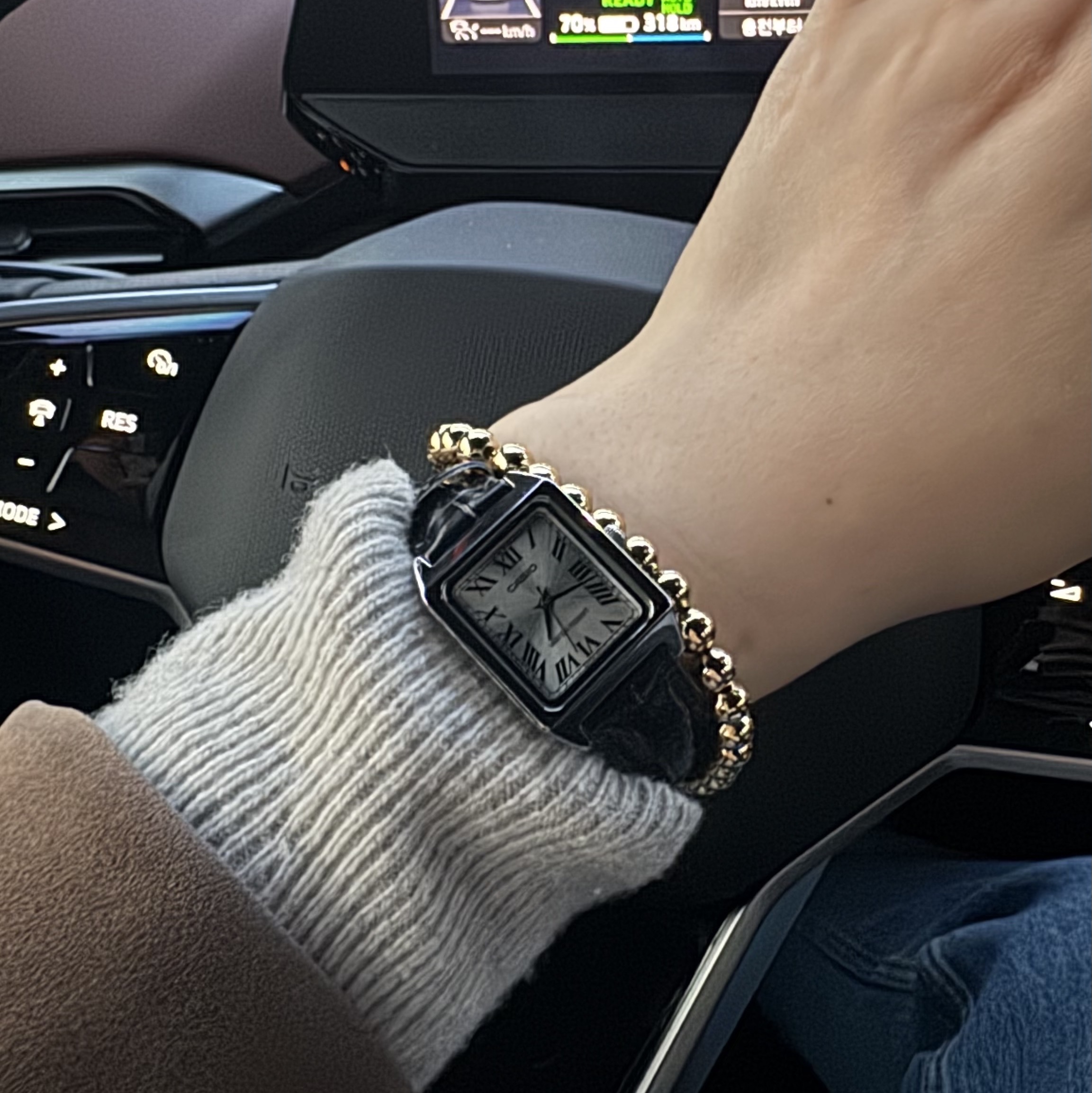 Casio LTP-V007L-7B1 착용 스타일