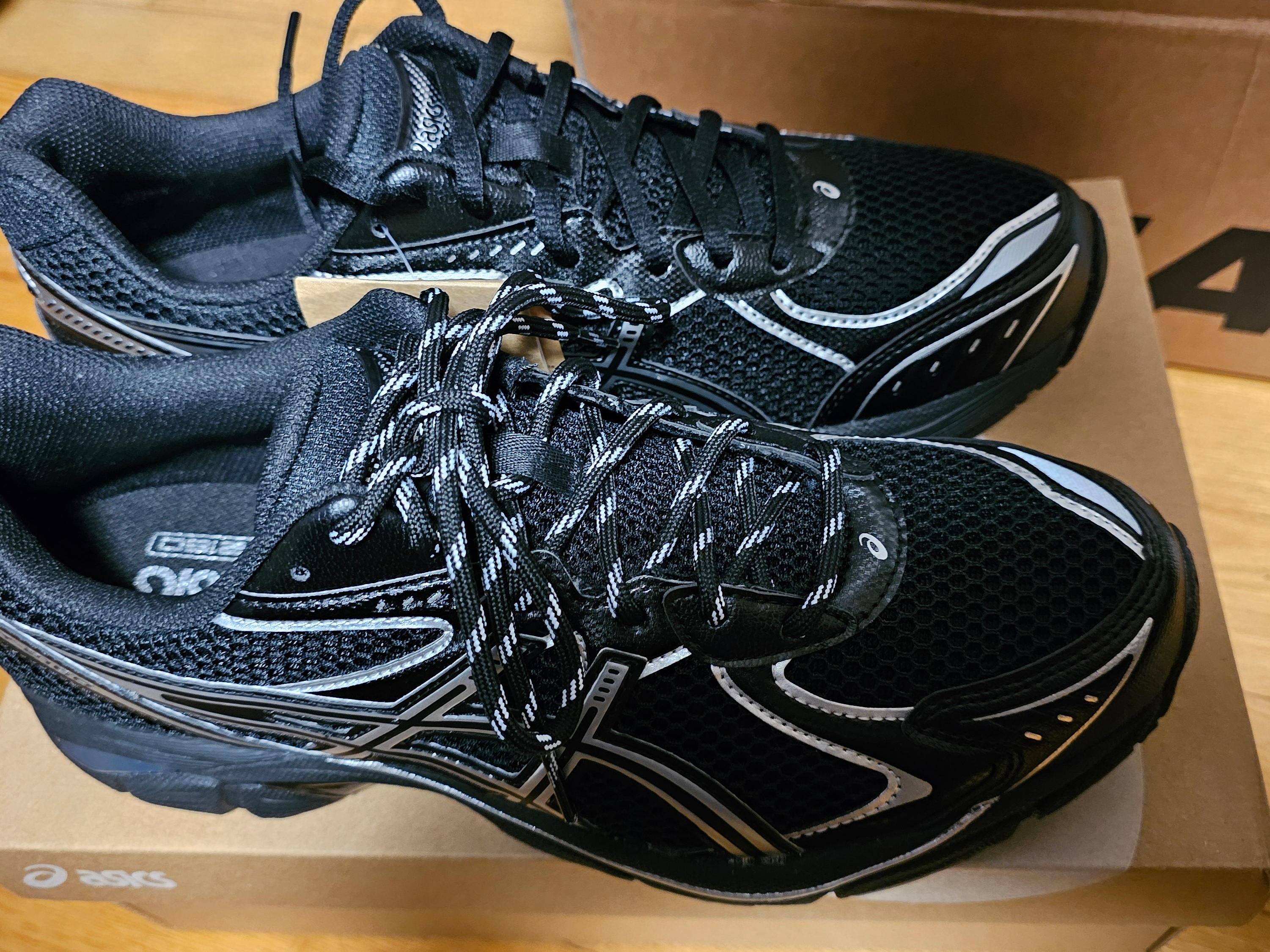 Asics GT-2160 Black Pure Silver 착용 스타일