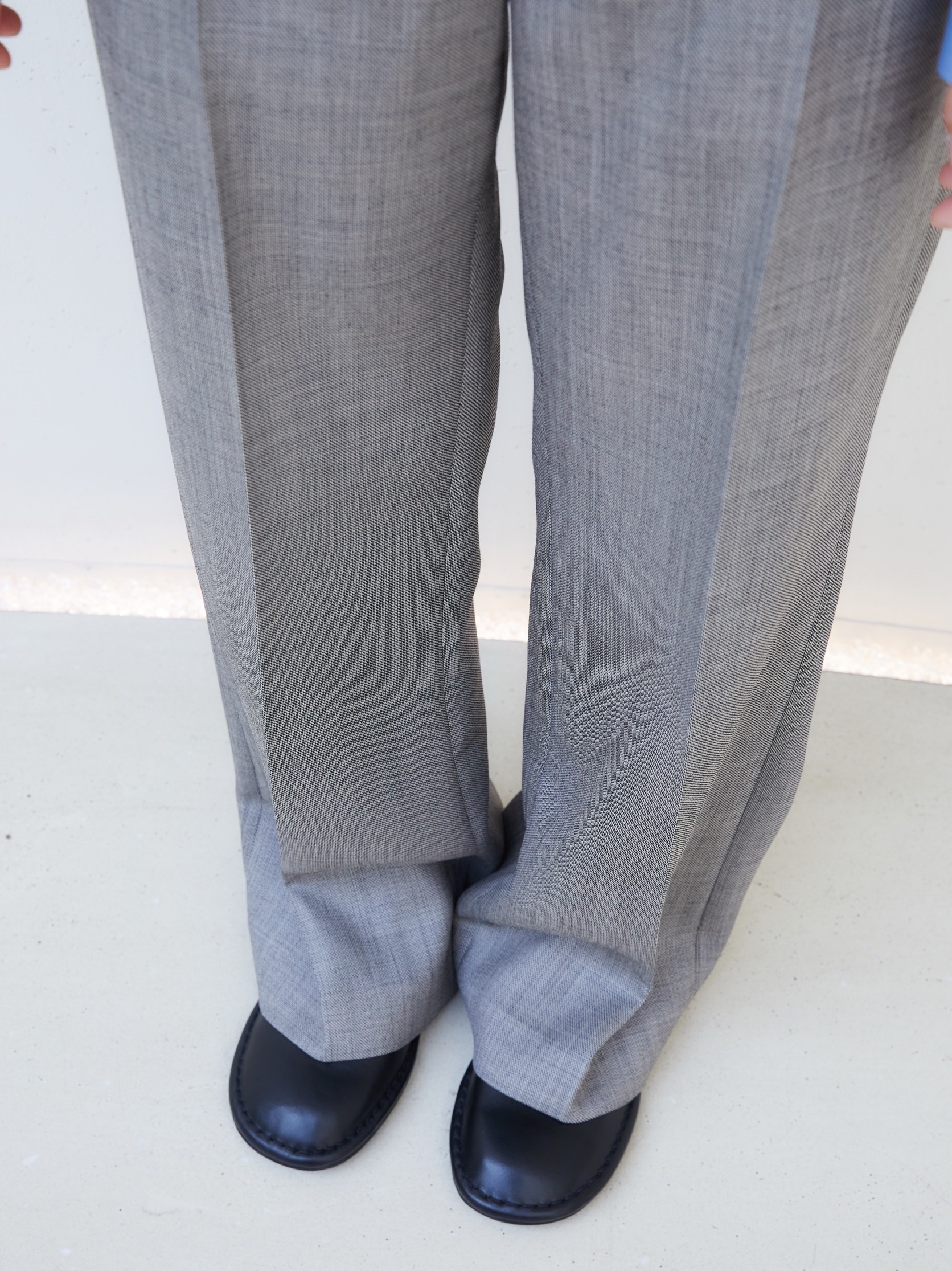 Amomento Women Wool Flared Pants Grey Beige - 26SS, Amomento Women Rounded Flats Black - 26SS 착용 스타일 - 1