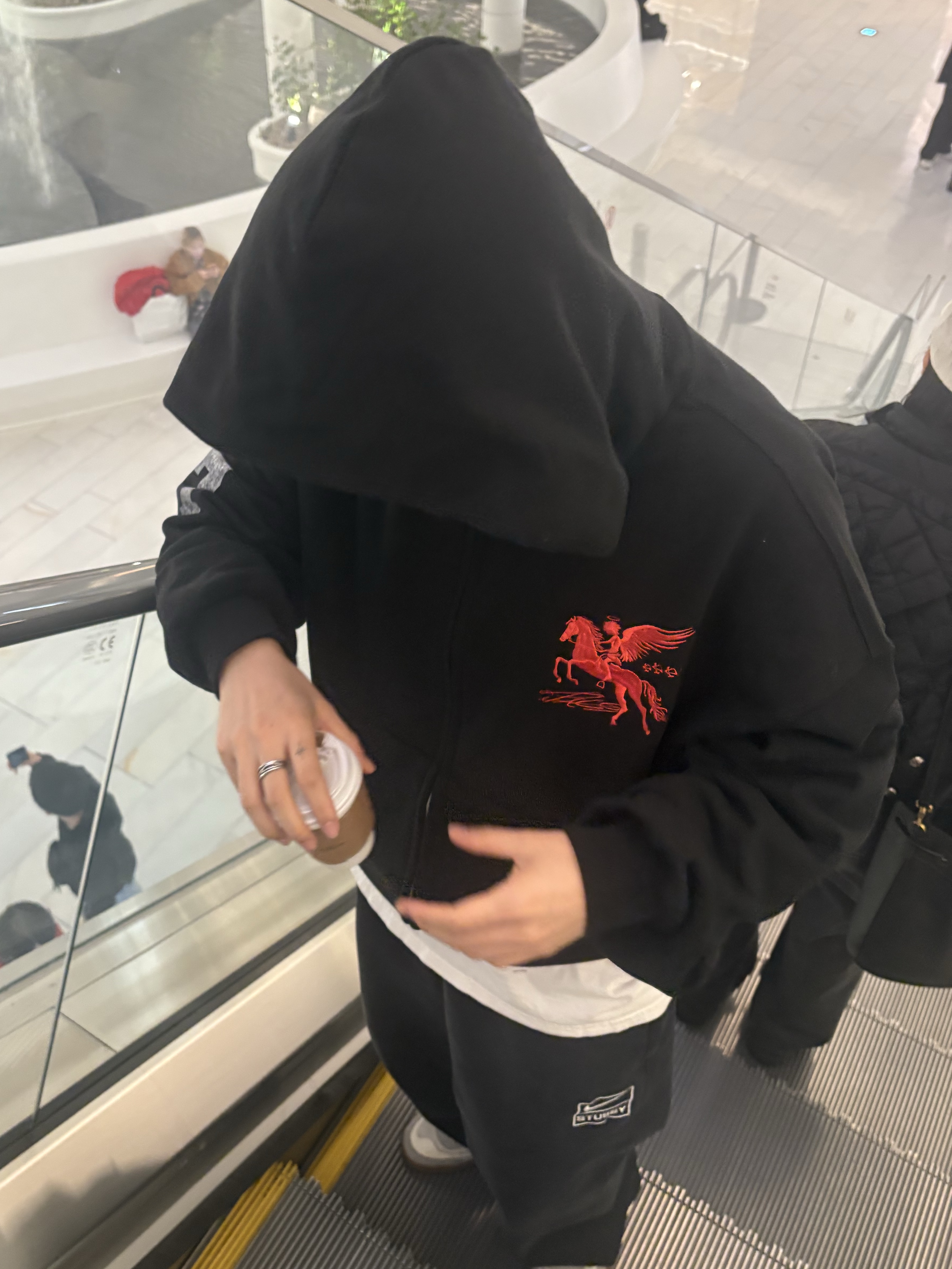 PACOSPLY Falling Angel Zip Up Hoodie Black, Nike x Stussy Washed Fleece Pants Black (FN5235-010) 착용 스타일 - 4