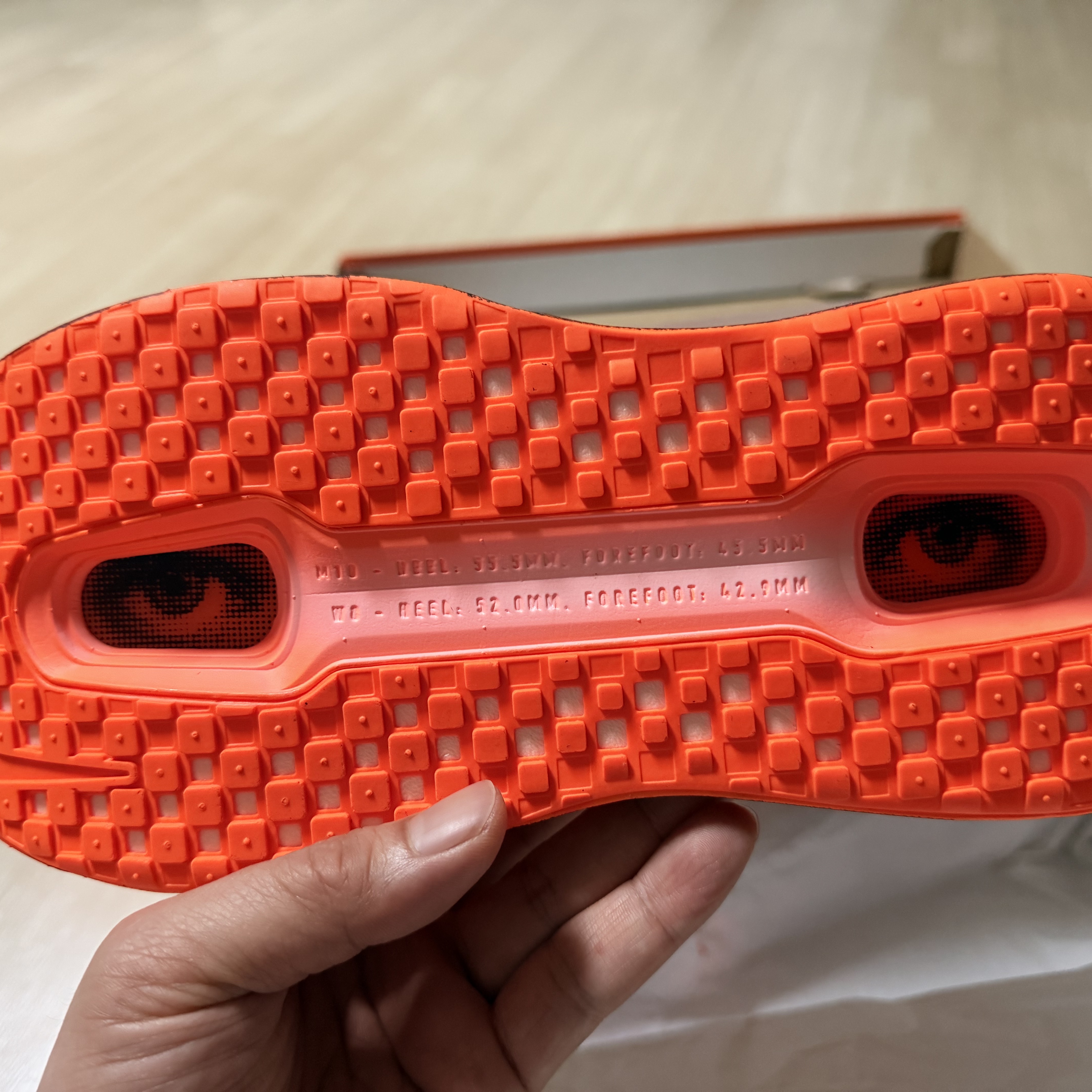 (W) Nike x Melitta Baumeister Vomero Premium Total Orange and Orange Chalk 착용 스타일 - 1