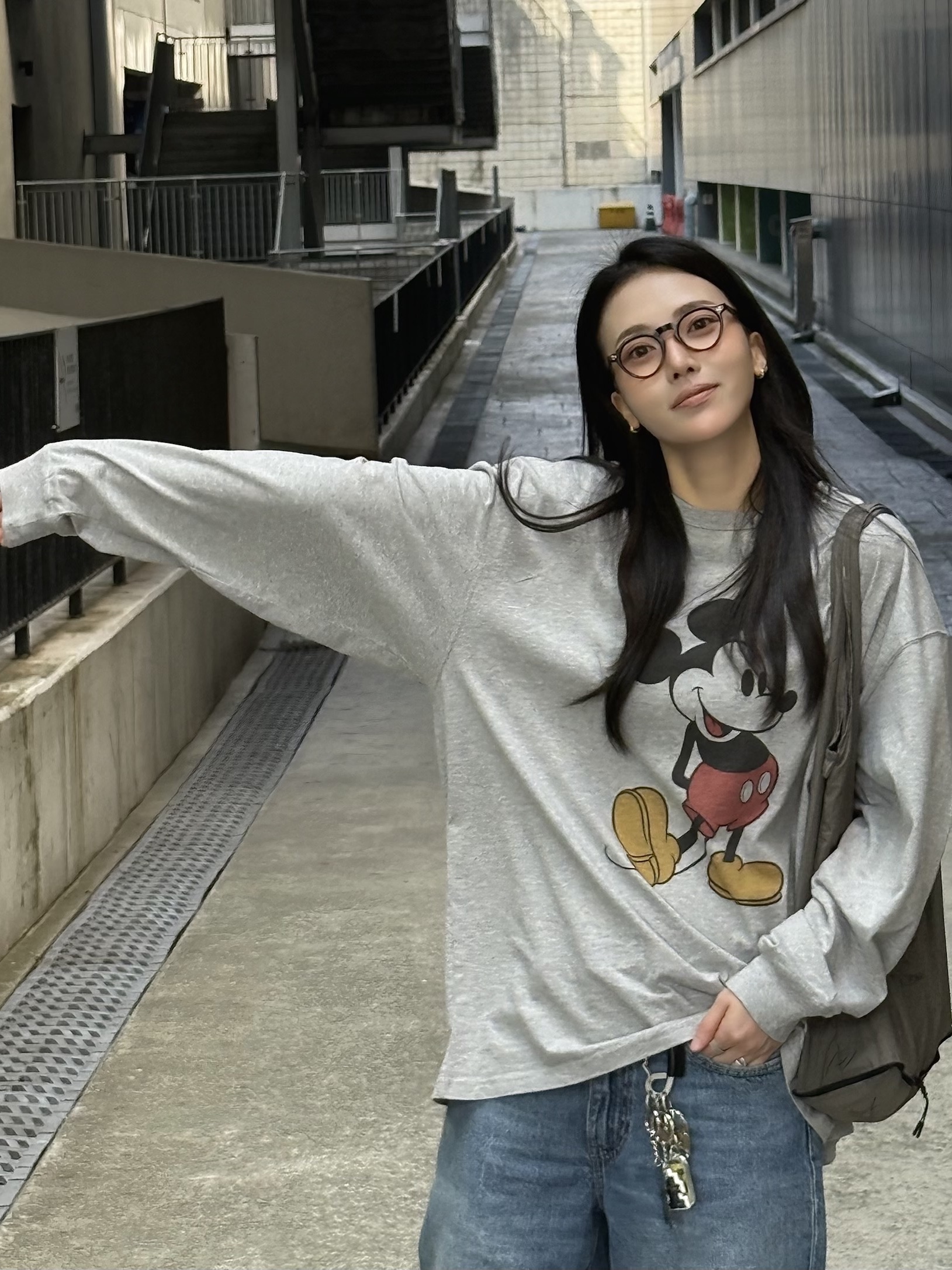 moif x inapsquare Work Hard PKB Bag Stone Ripstop 착용 스타일 - 1