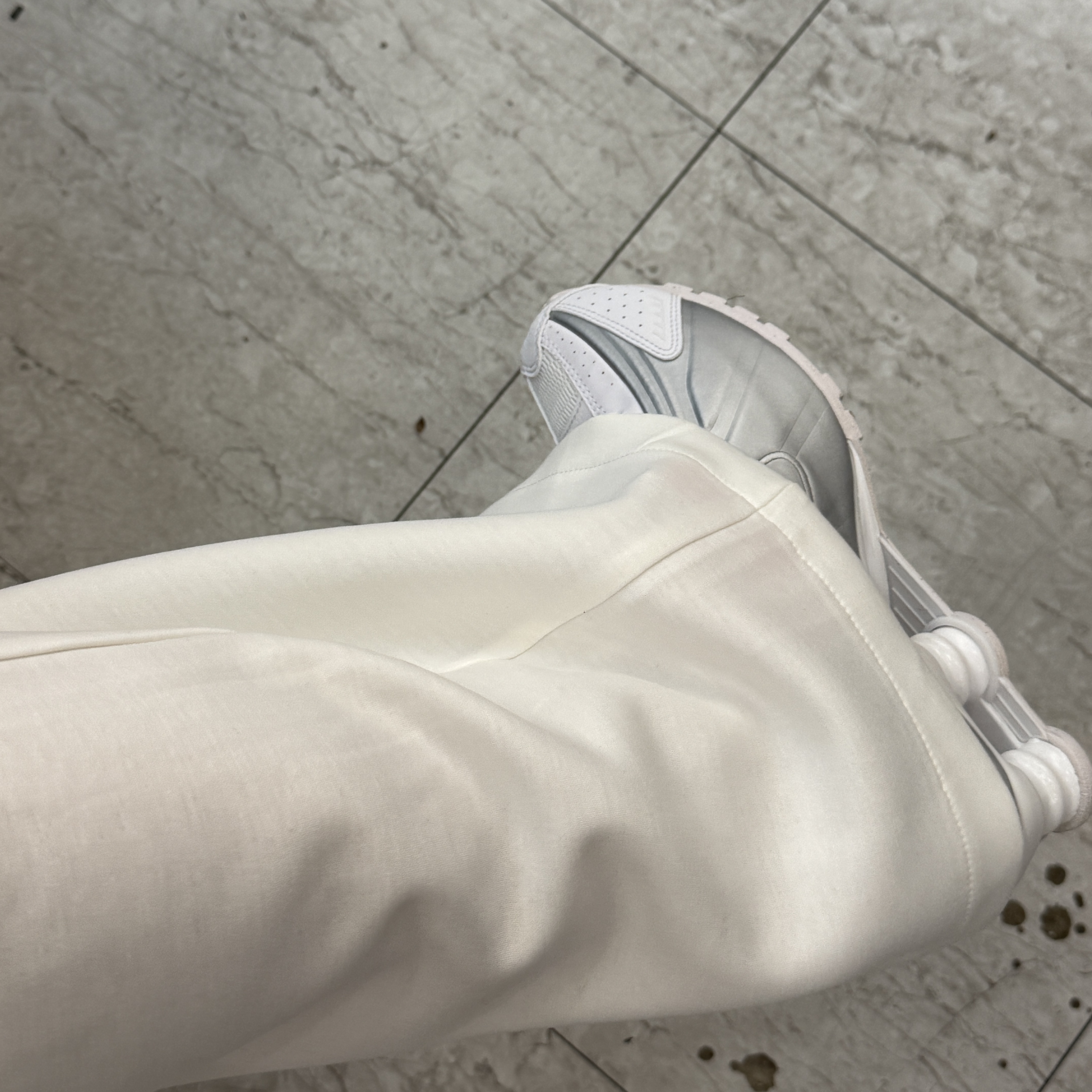 (W) Nike Shox R4 White Metallic Silver 착용 스타일
