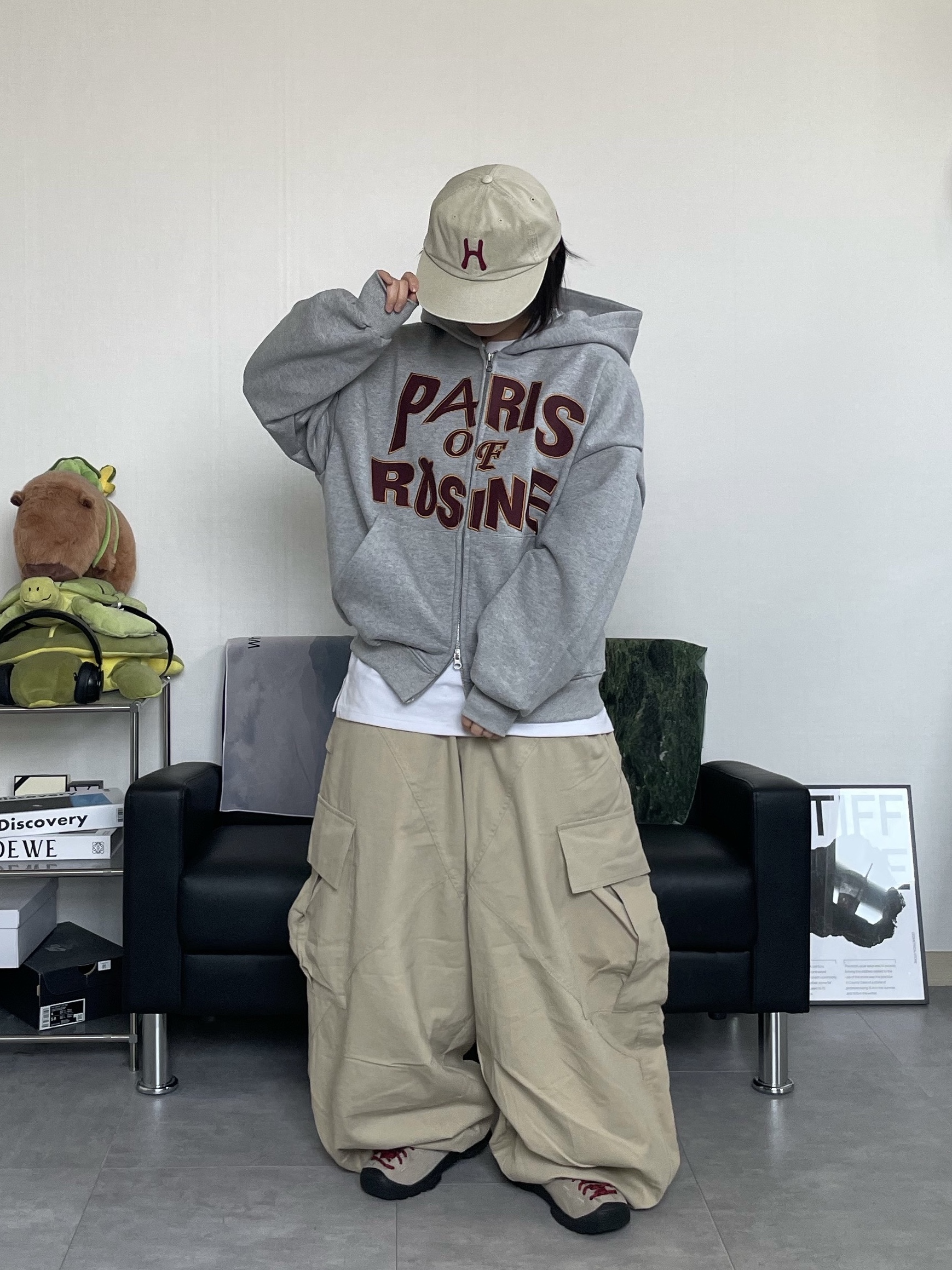 Hello Sunrise H Logo Cotton Relaxed Fit 6Panel Cap Beige, (W) Keen Jasper Suede Sneakers Silver Mink 착용 스타일 - 1