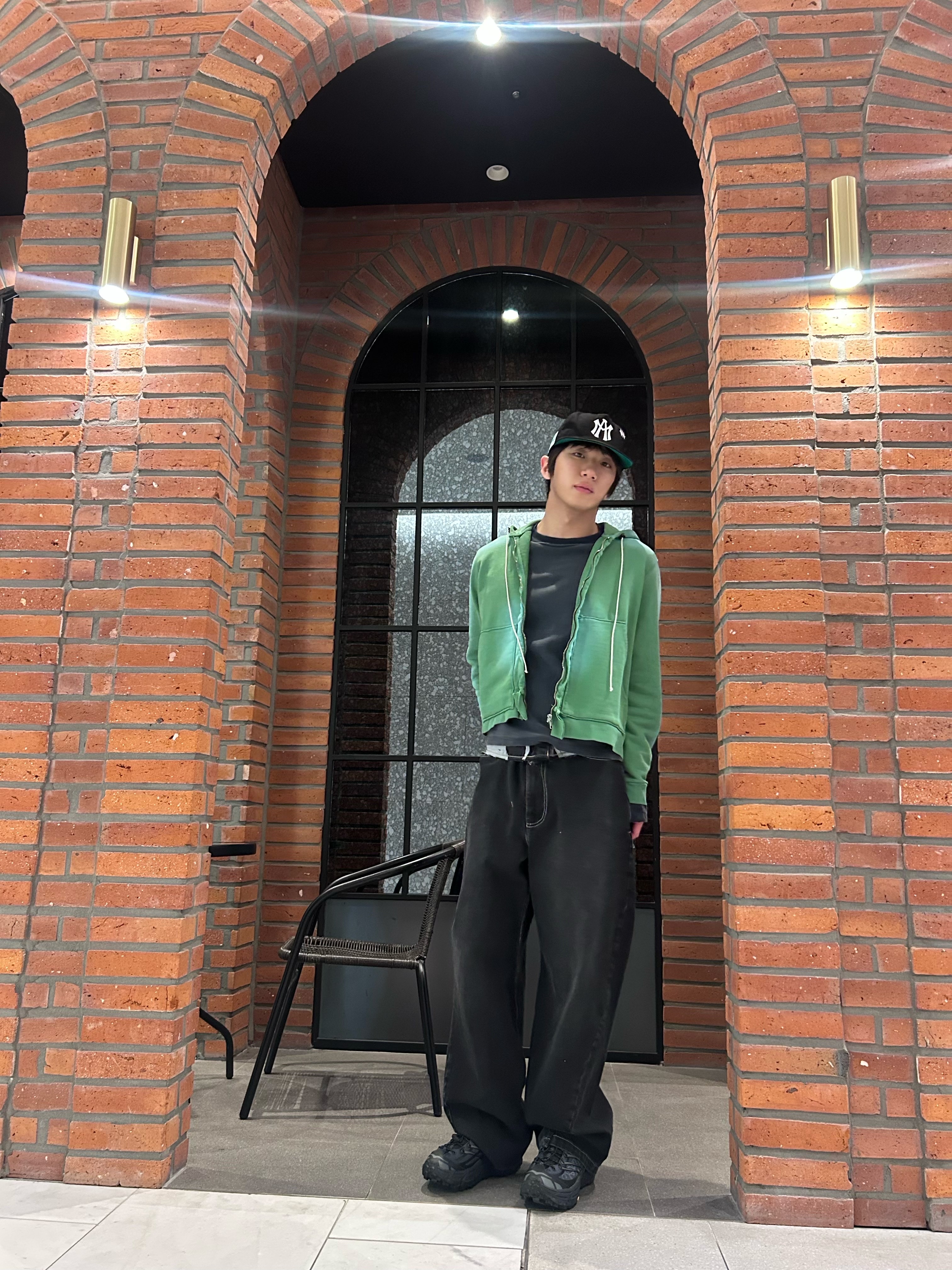 Hoka Mafate Speed 2 Black Castlerock, Camiel Fortgens Wobbly Jeans Black - 25FW 착용 스타일 - 1