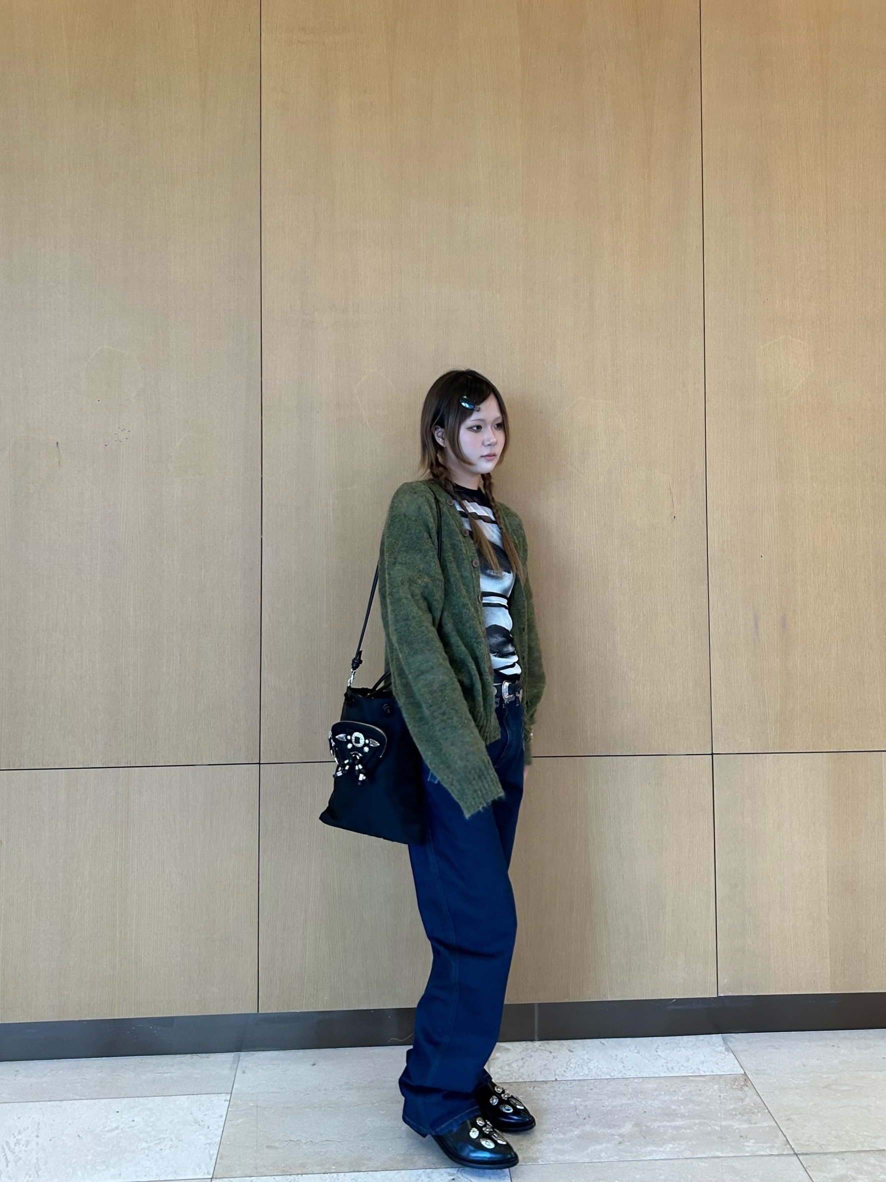 Magliano Drew Barrymore Cardigan Green - 26SS, Jean Paul Gaultier Women Re-Edition : Mesh Longsleeve Top Printed "Eyes" And "Lips" Grey - 26SS 착용 스타일 - 1