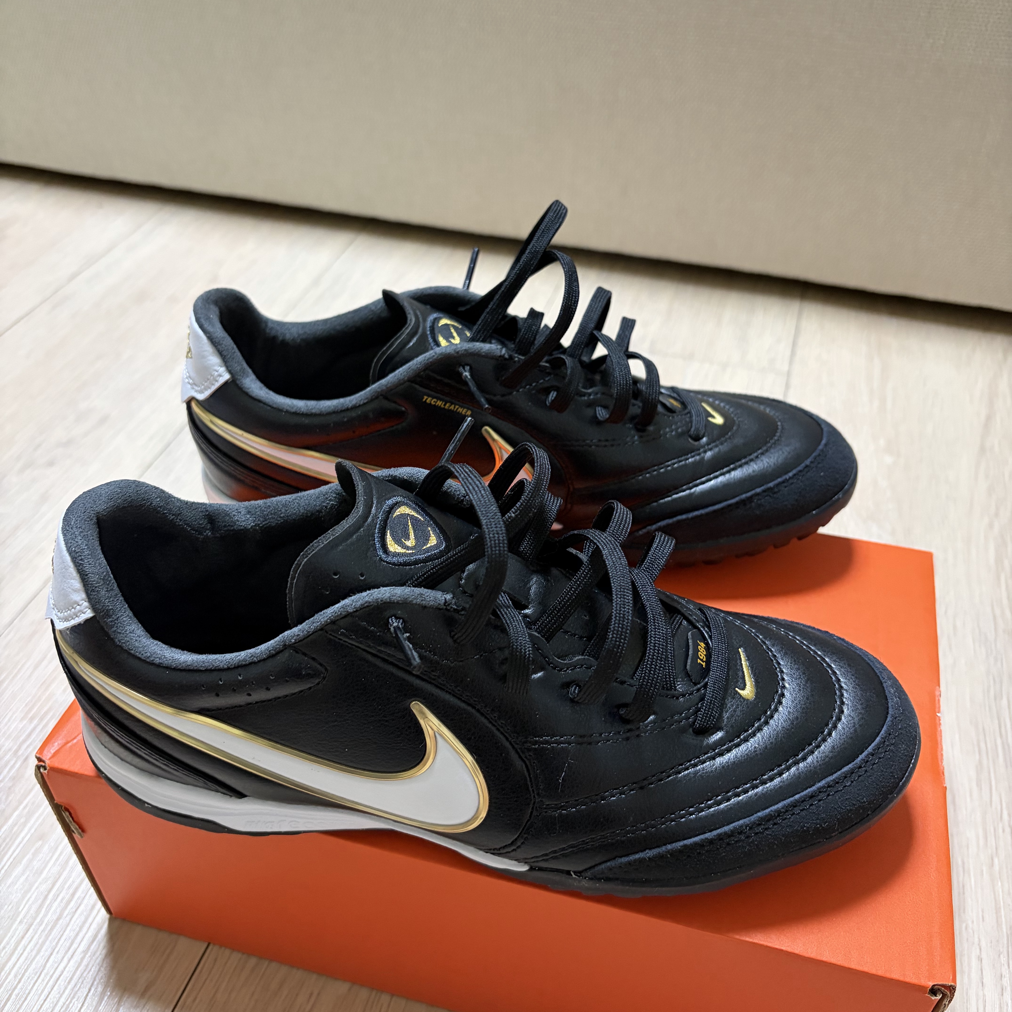 Nike Tiempo Ligera Pro TF Black White 착용 스타일 - 3