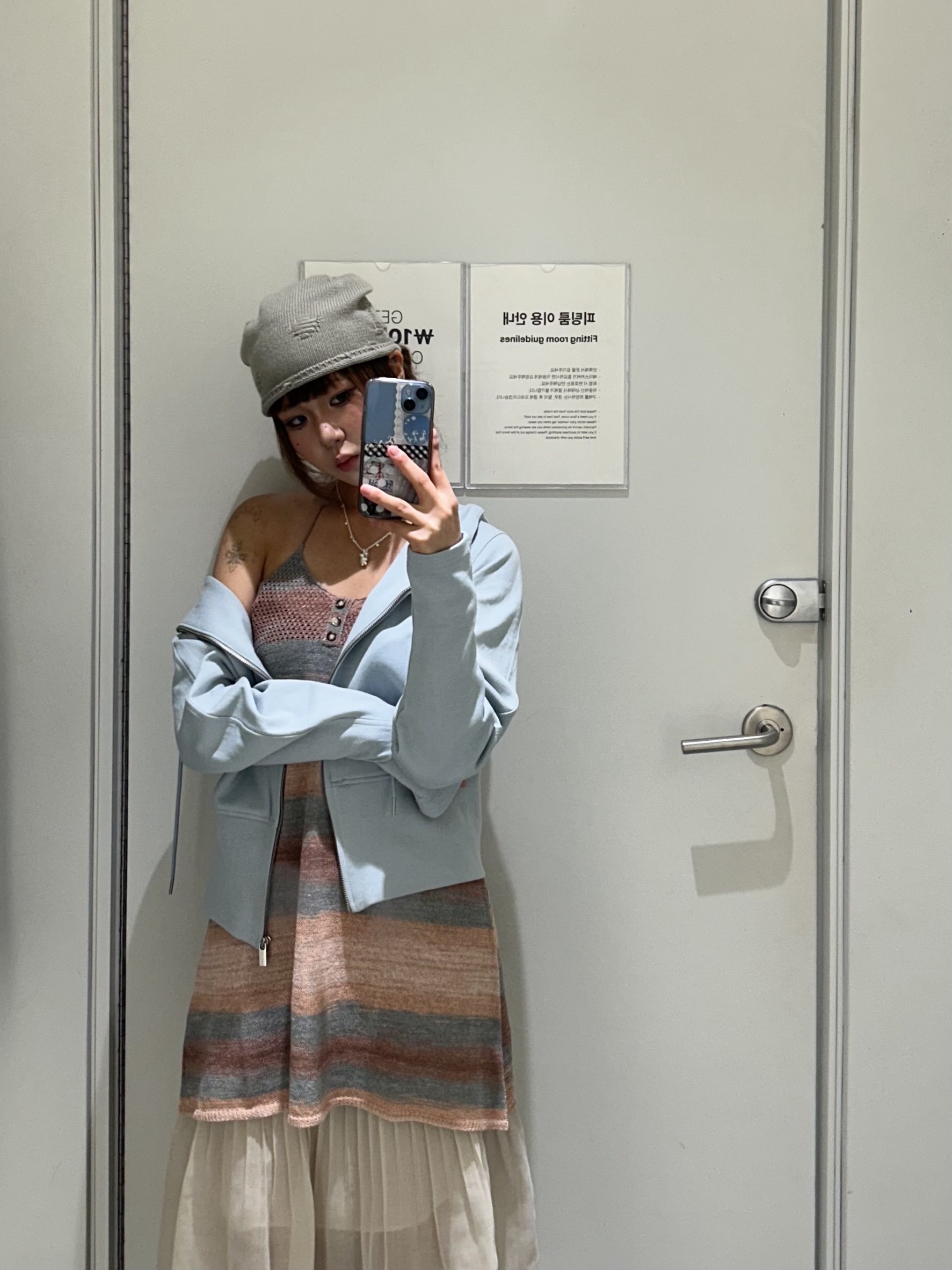 Perverze Women Multi Colored Knit Dress Beige - 26SS, Amomento Women Pleated Midi Skirt Beige - 26SS 착용 스타일 - 2