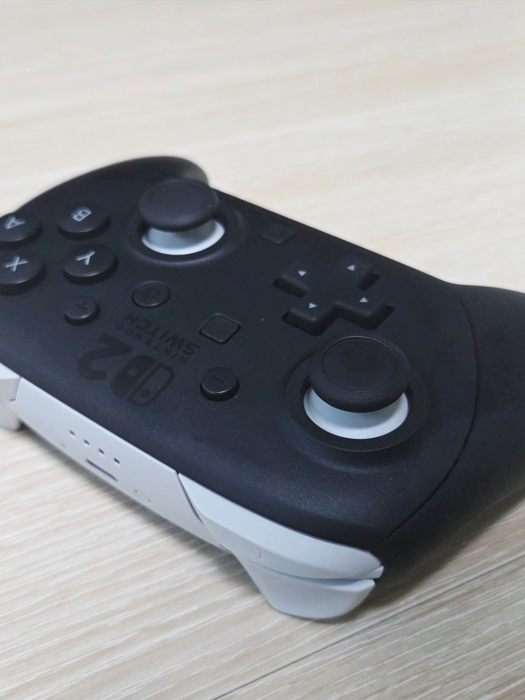 Nintendo Switch 2 Pro Controller Black 착용 스타일 - 3
