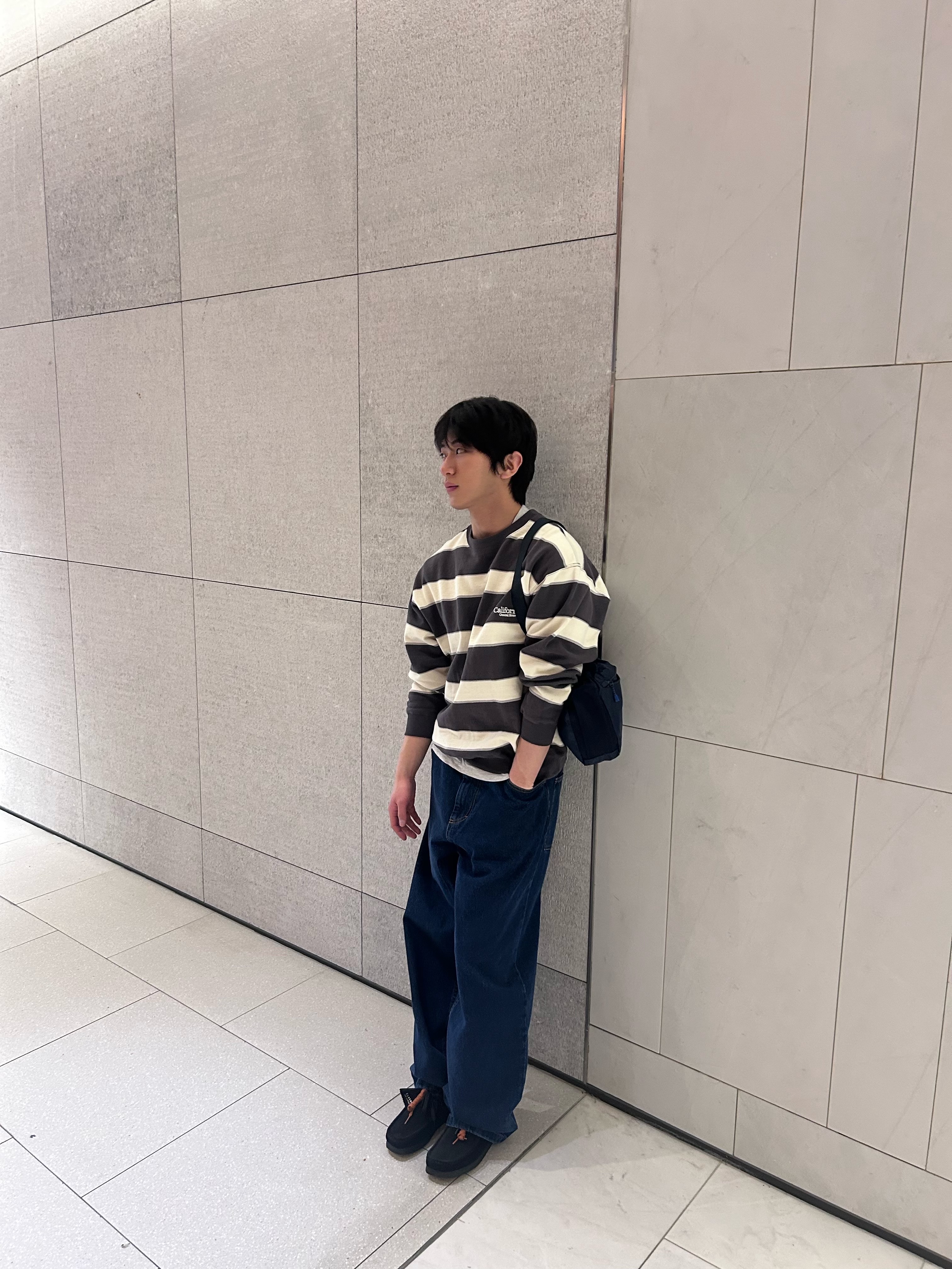 California General Store Organic Border Sweat Crew Dark Gray - 26SS, Clarks Wallabee Black Suede 착용 스타일 - 4