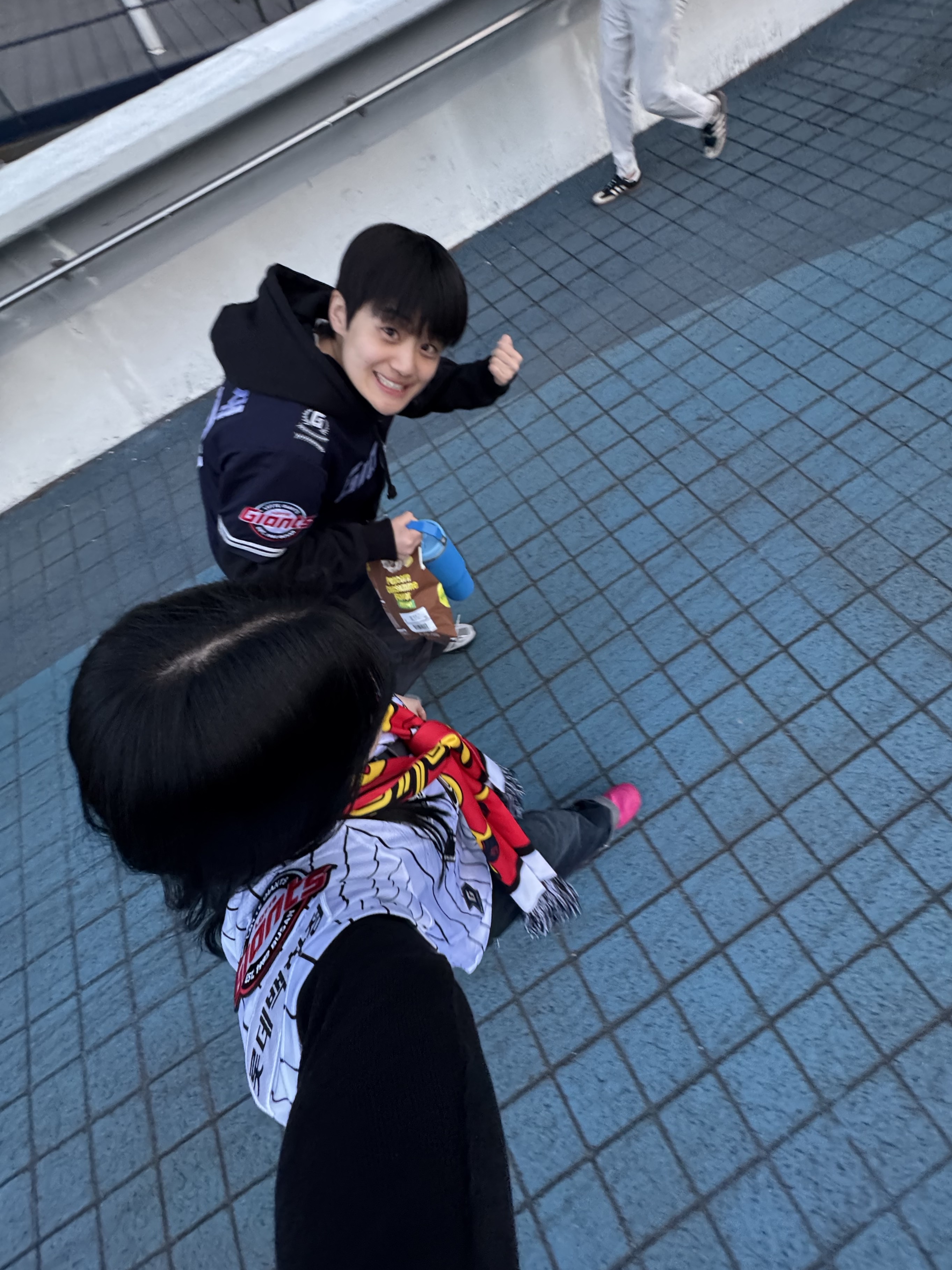 Lotte Giants Old Stripe Professional Uniform Multi (Non Marking Ver.), Pokemon x Lotte Giants Pikachu Scarf Red Black 착용 스타일 - 1