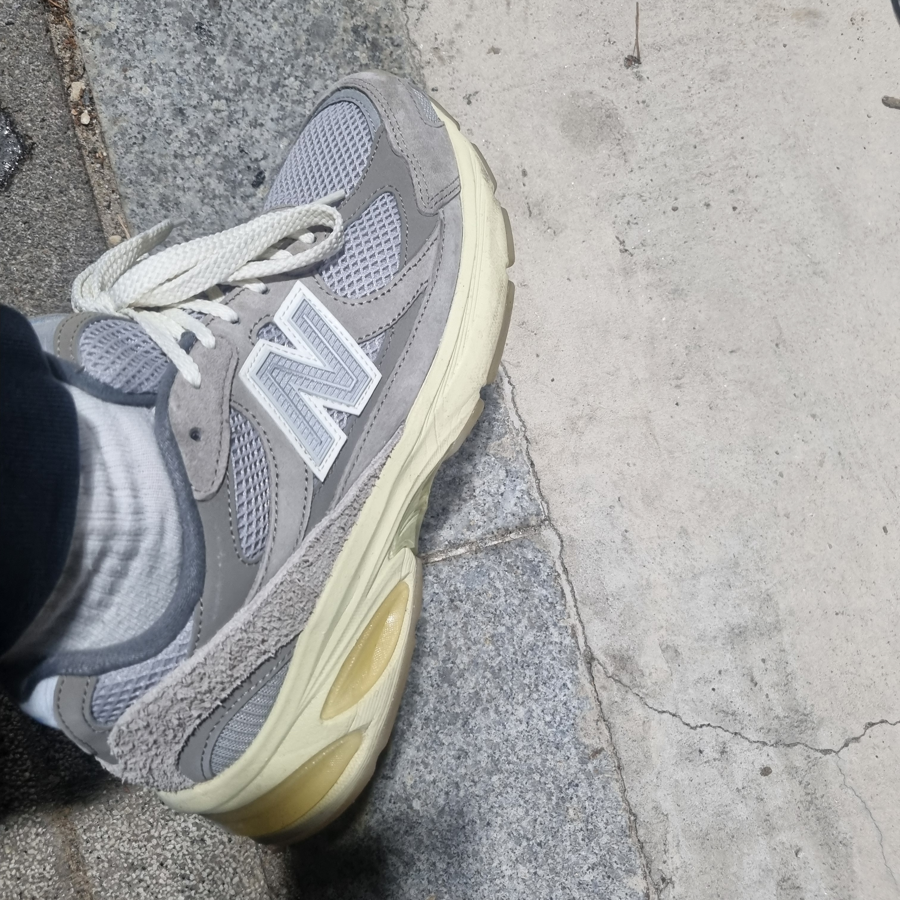 New Balance 2010 Abzorb Arid Stone 착용 스타일