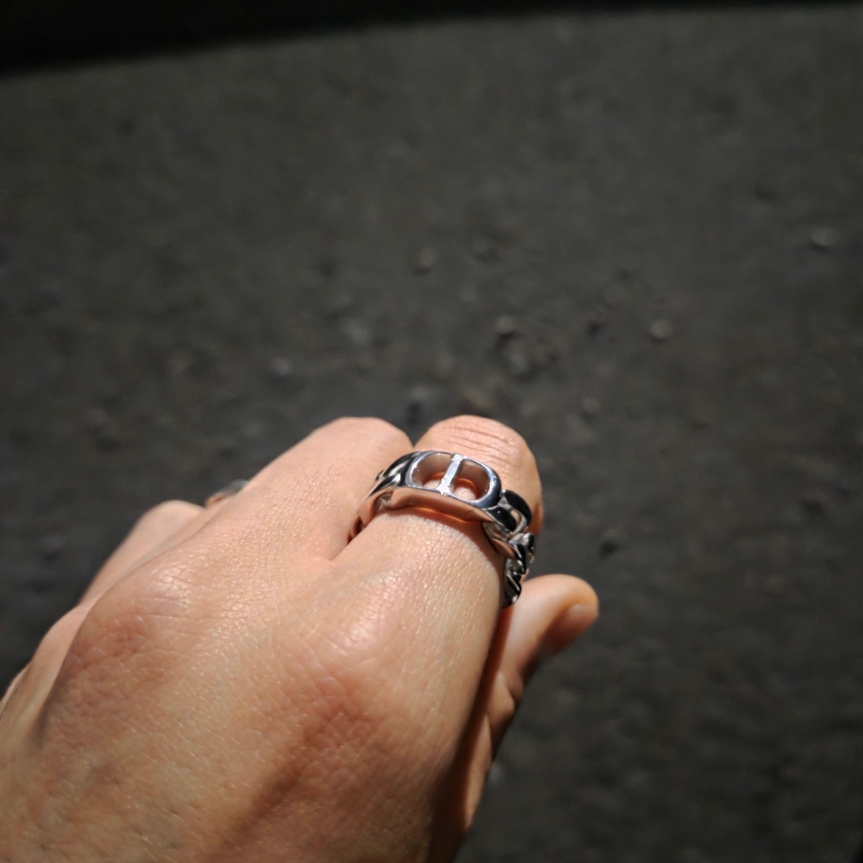 Dior CD Icon Chain Link Ring Silver 착용 스타일 - 1