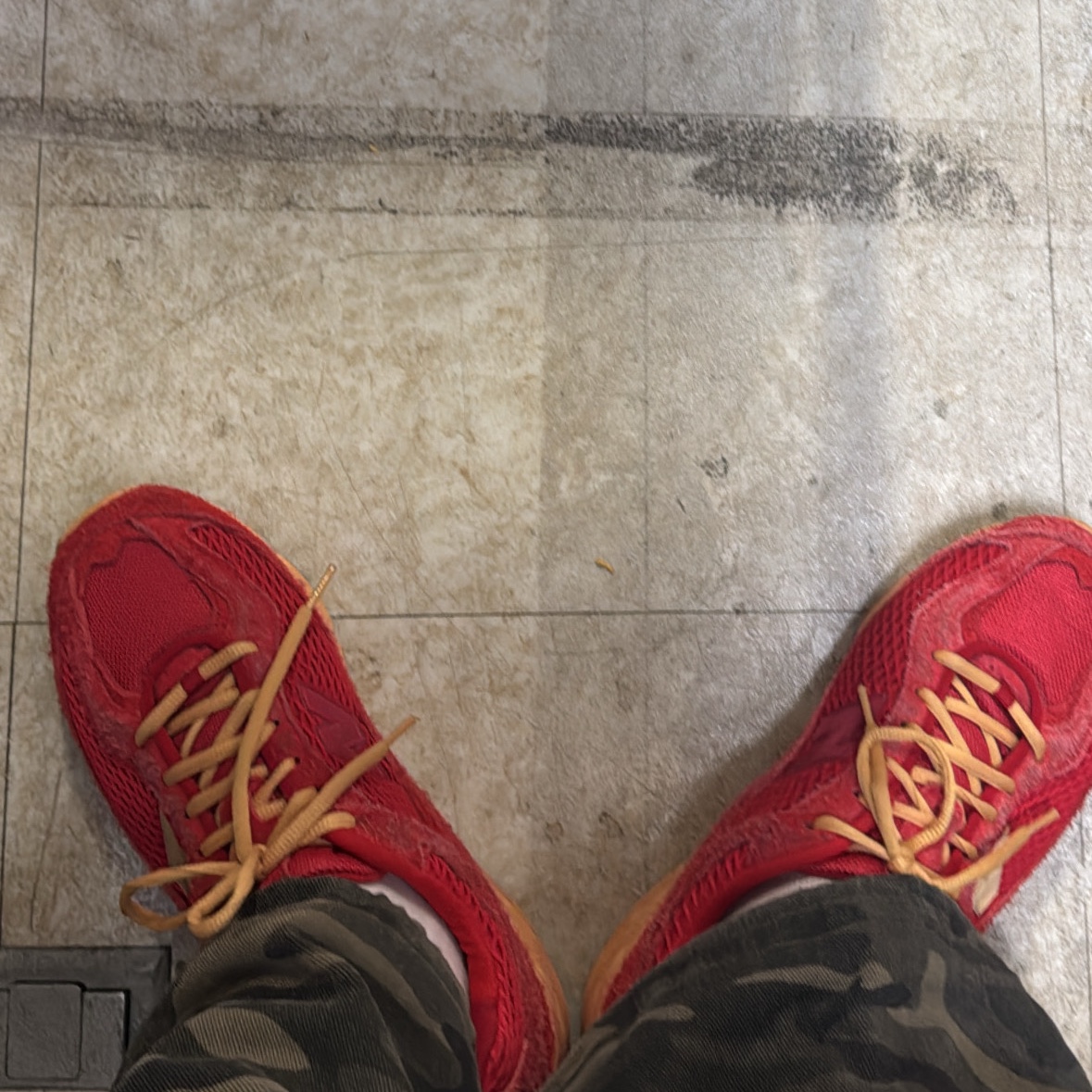 New Balance 509 Deep Red 착용 스타일 - 1