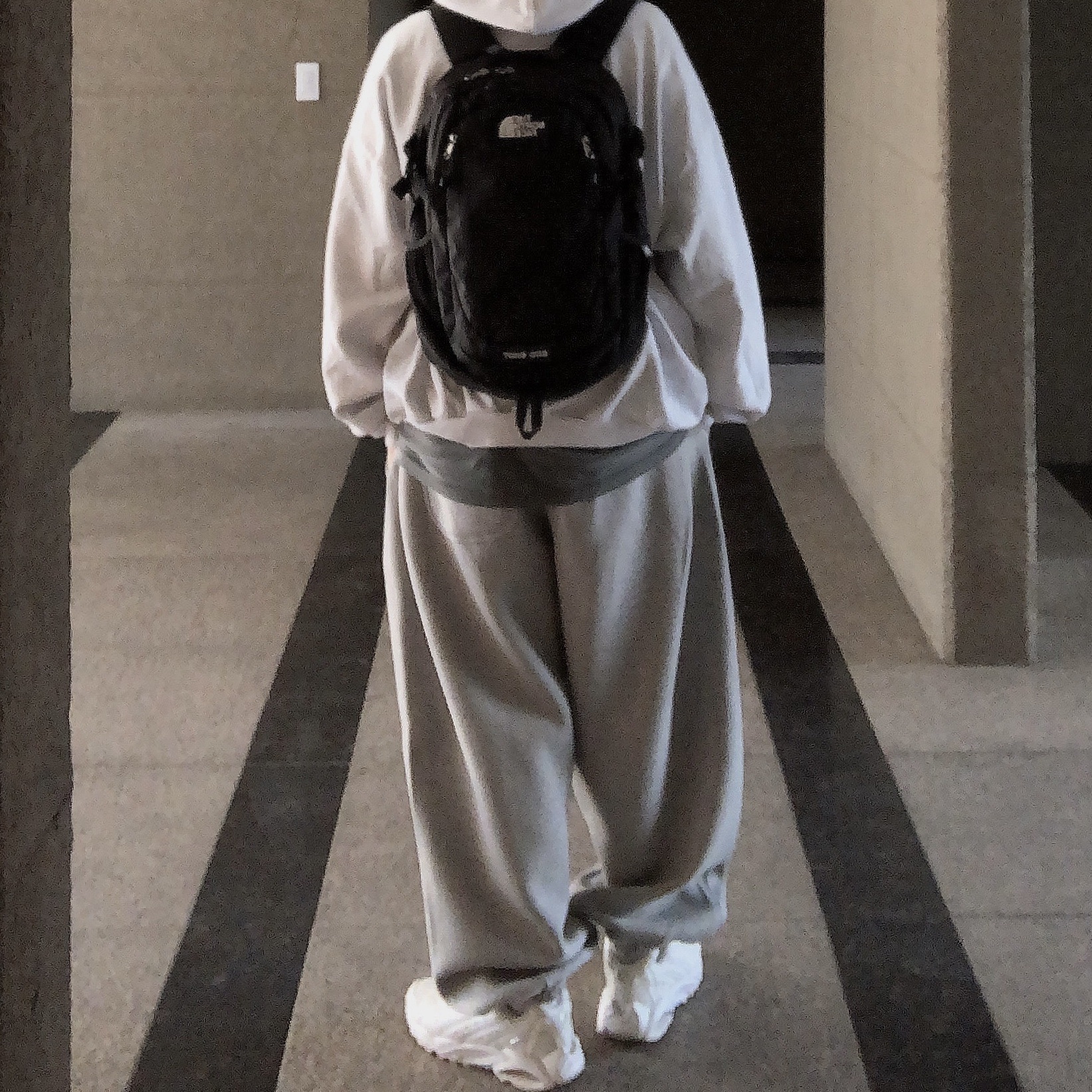 Undermycar Mu.03 Anti Fxxking Logo Play Oversized Sweat Jogger Melange Gray 착용 스타일 - 3