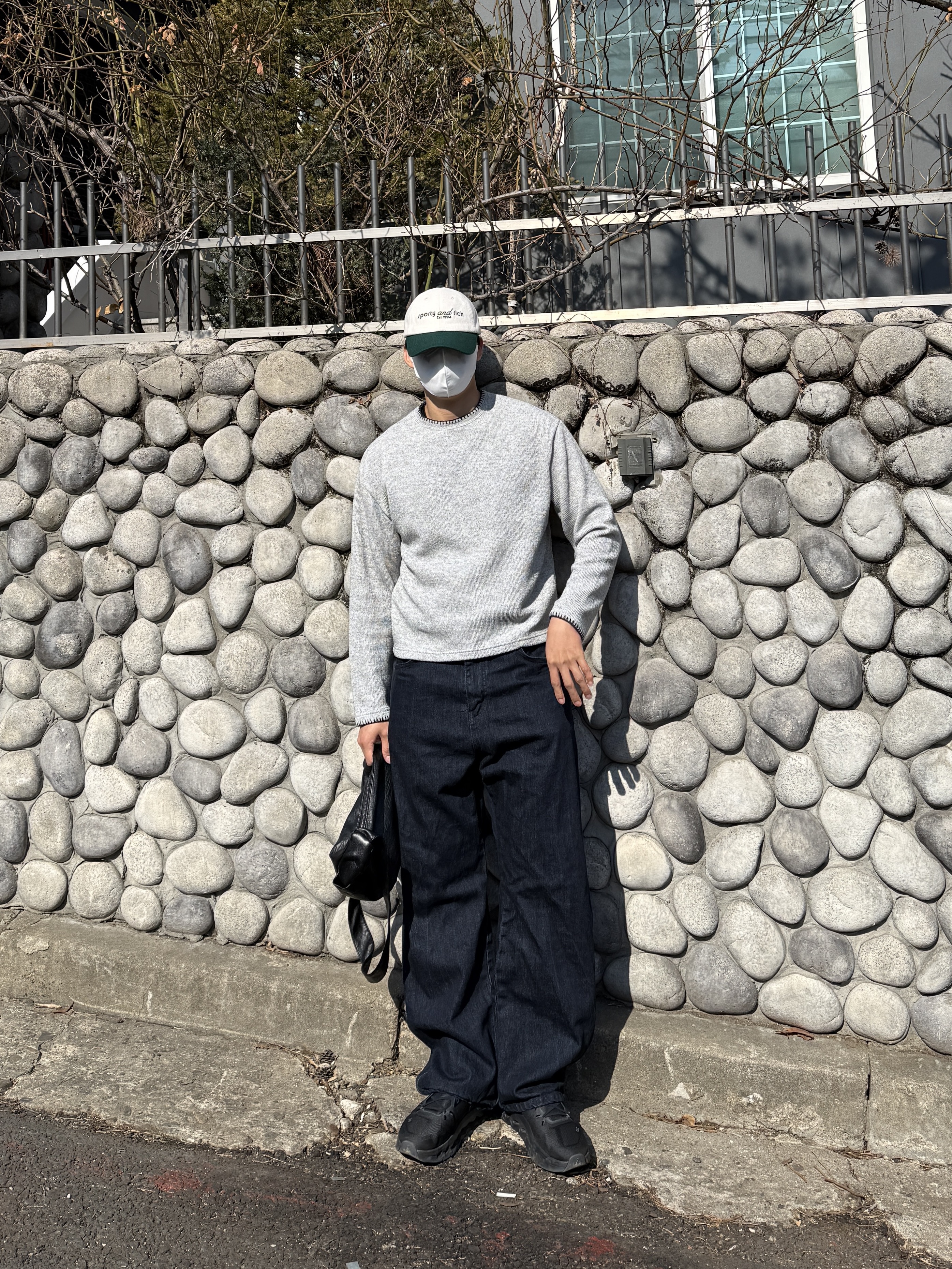 Sporty & Rich NY Racquet Club Hat Cream, On Running Cloudmonster All Black 착용 스타일 - 4