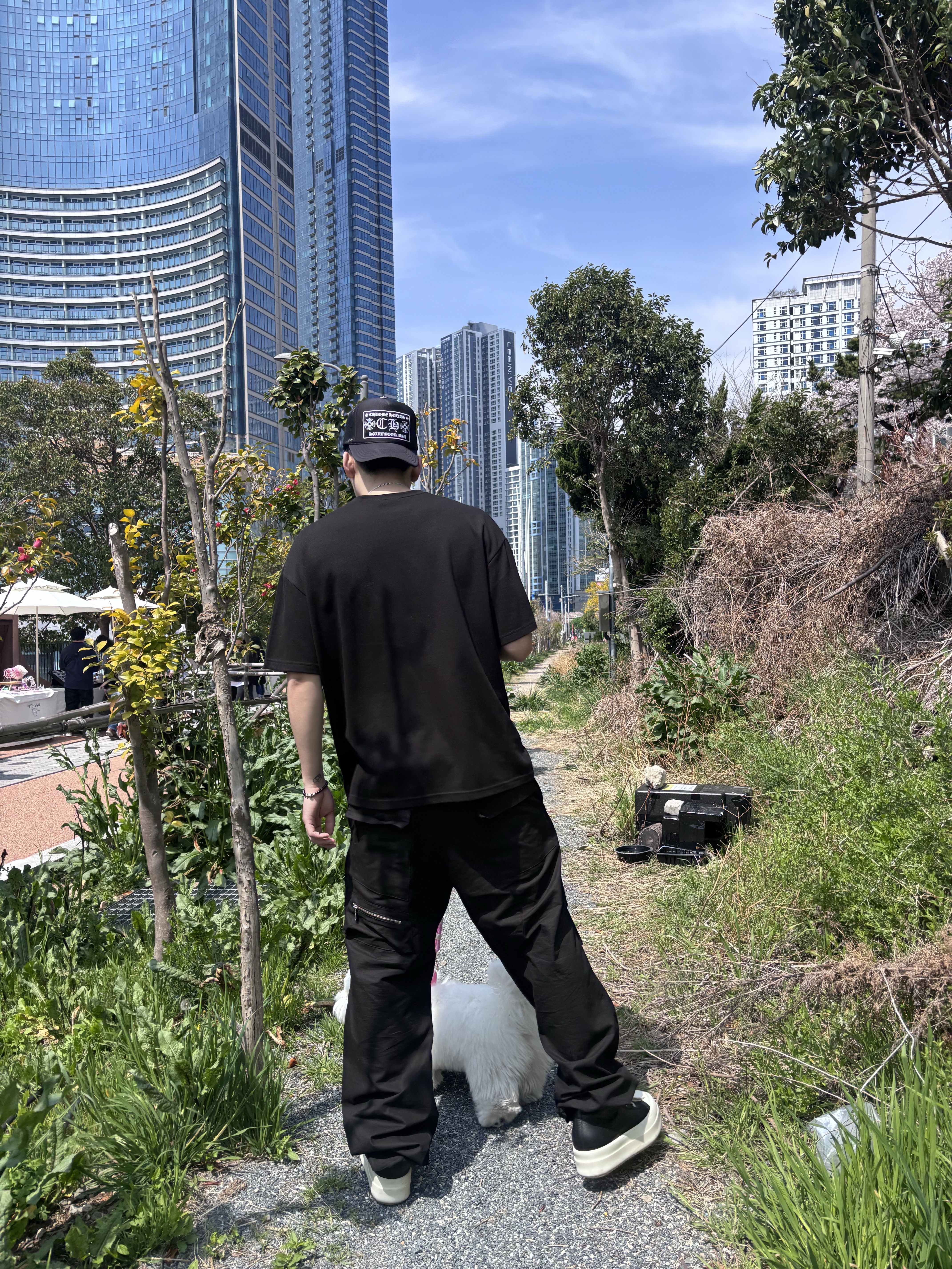 Wapworks Wide Safety Cargo Pants Black, Chrome Hearts CH Hollywood Trucker Hat Black 착용 스타일 - 5