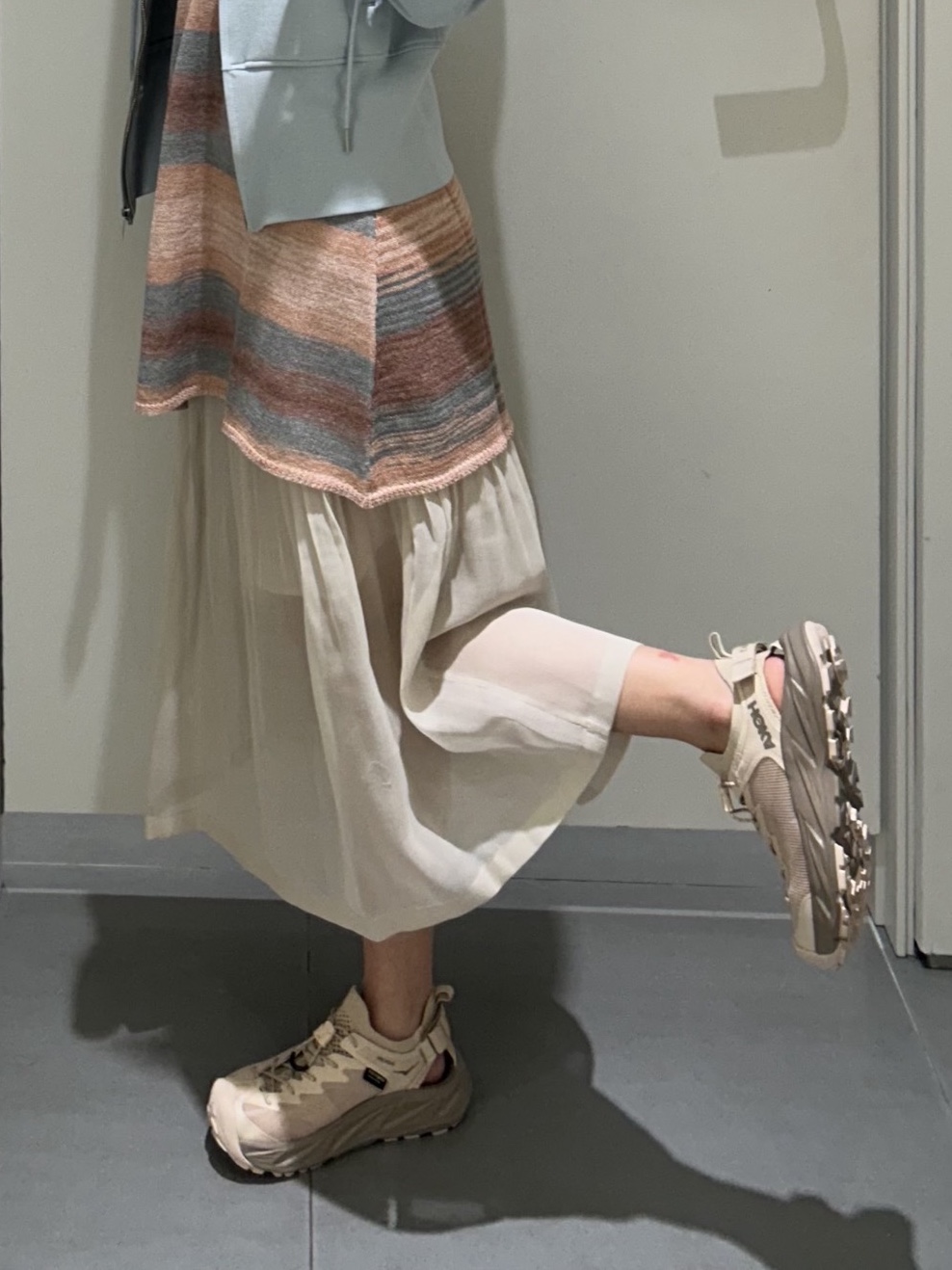 Hoka Women Hopara 2 Shifting Sand Dune - 26SS 착용 스타일 - 1