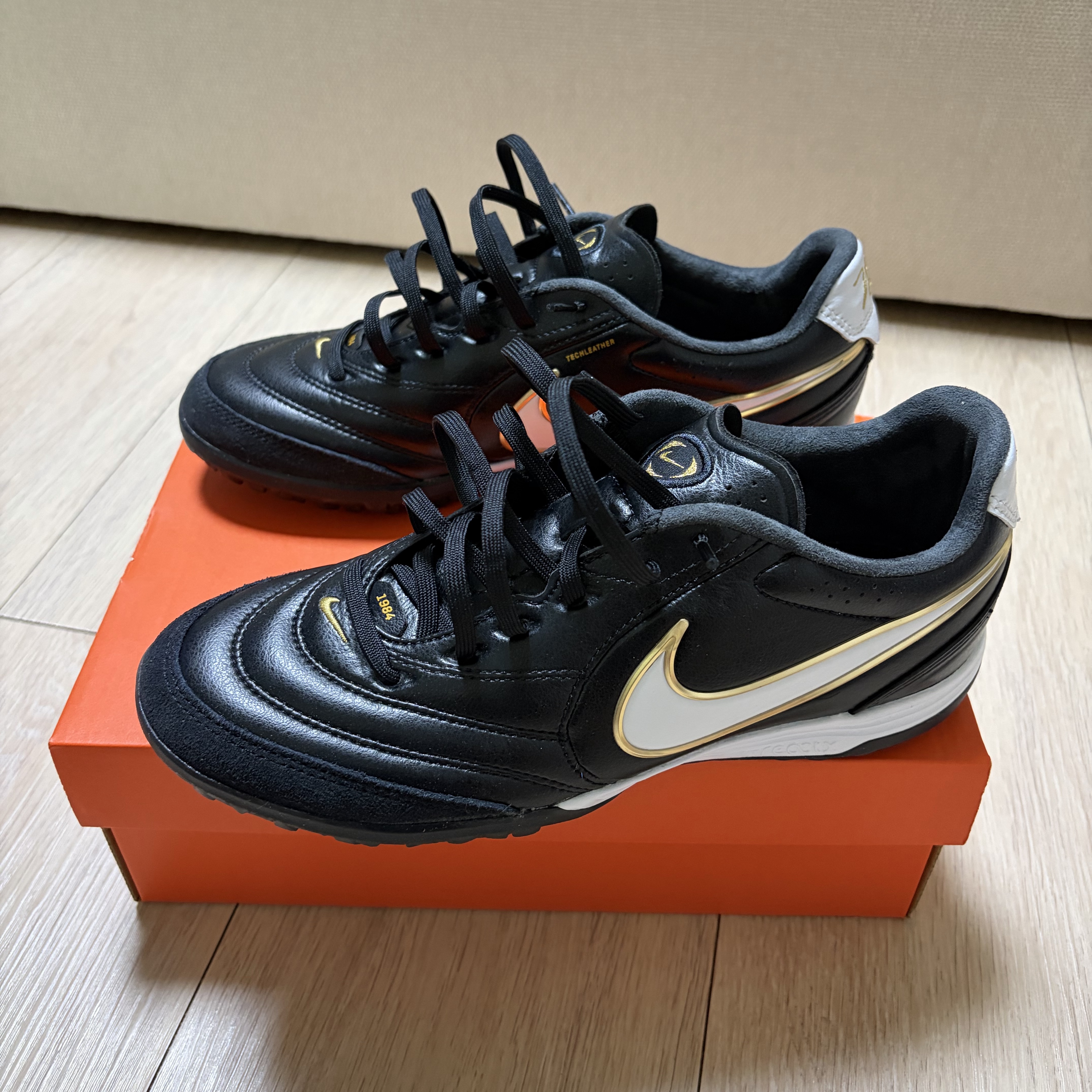 Nike Tiempo Ligera Pro TF Black White 착용 스타일 - 1