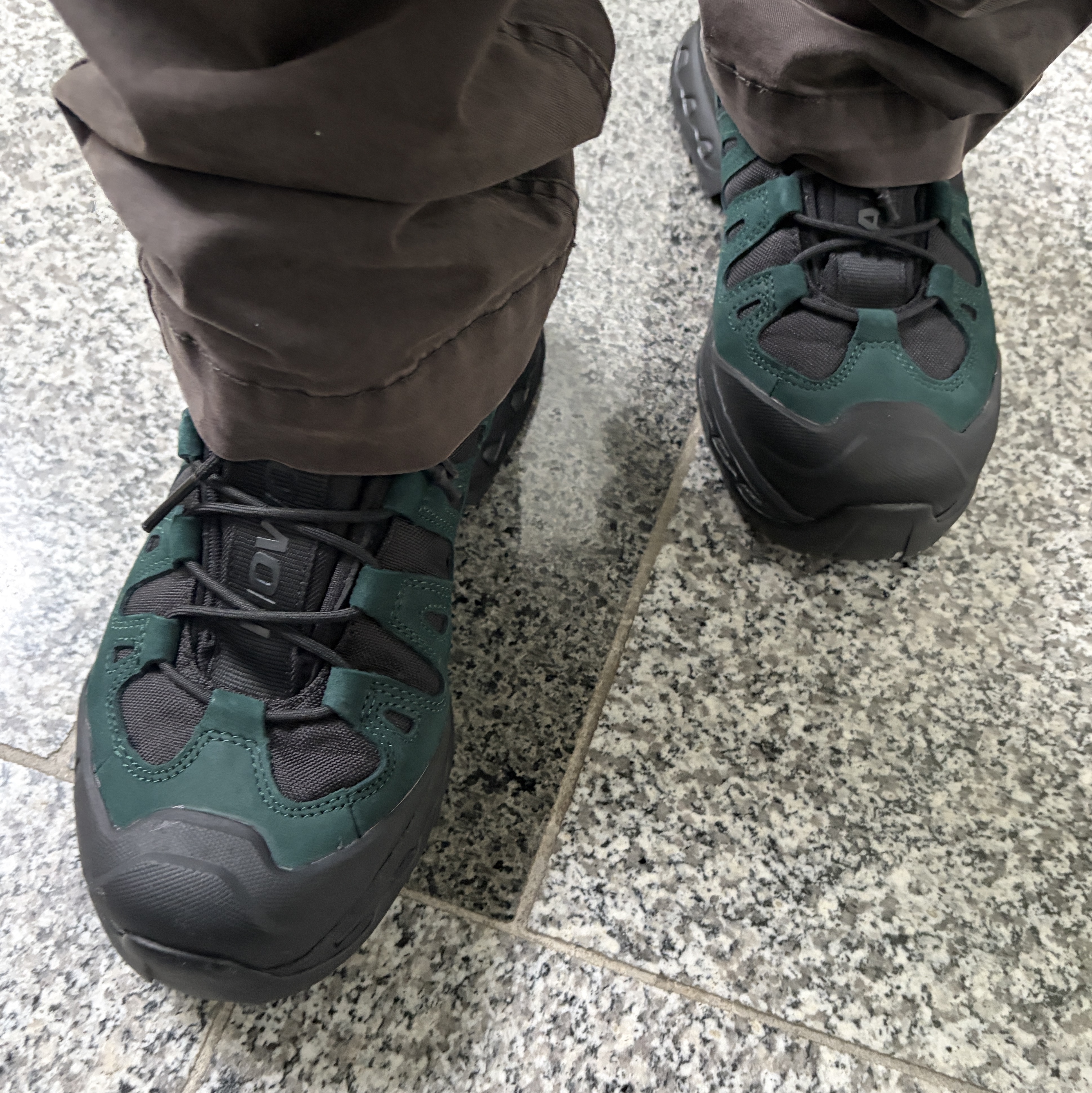 Salomon x GR10K Quest Low 2 Black Ponderosa Pine 착용 스타일