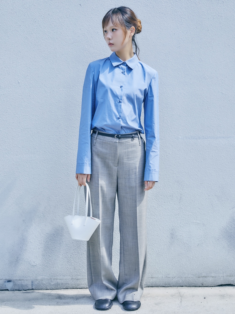 Amomento Women Rounded Flats Black - 26SS, Amomento Women Wool Flared Pants Grey Beige - 26SS 착용 스타일 - 3