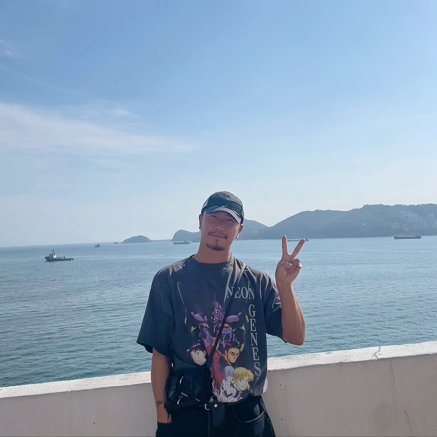 Balenciaga x Gucci The Hacker Project Hacker Cap Anthracite, Saint Mxxxxxx x Evangelion Neon S/S T-Shirt Black 착용 스타일