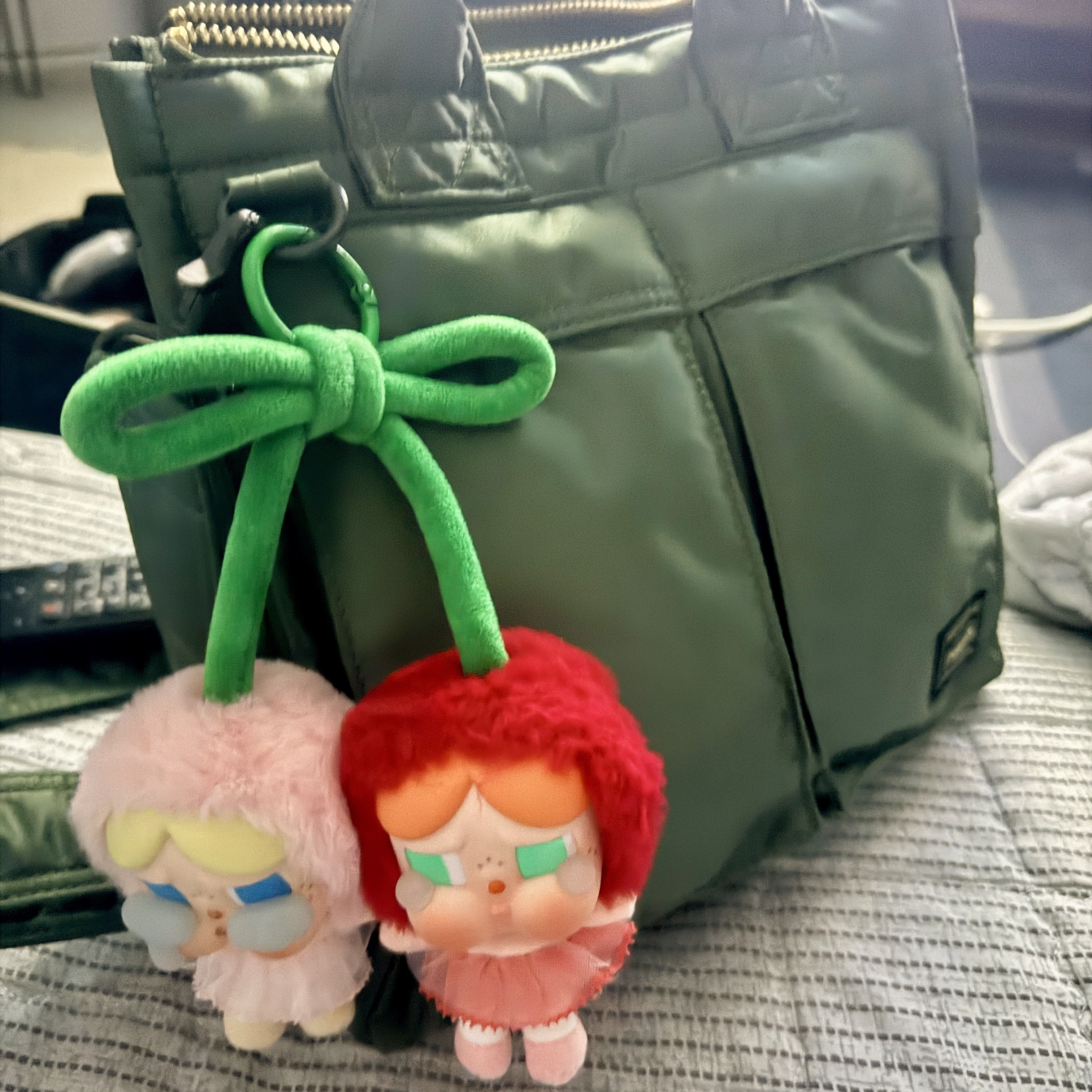 Pop Mart Crybaby Crying For Love Series Vinyl Plush 착용 스타일