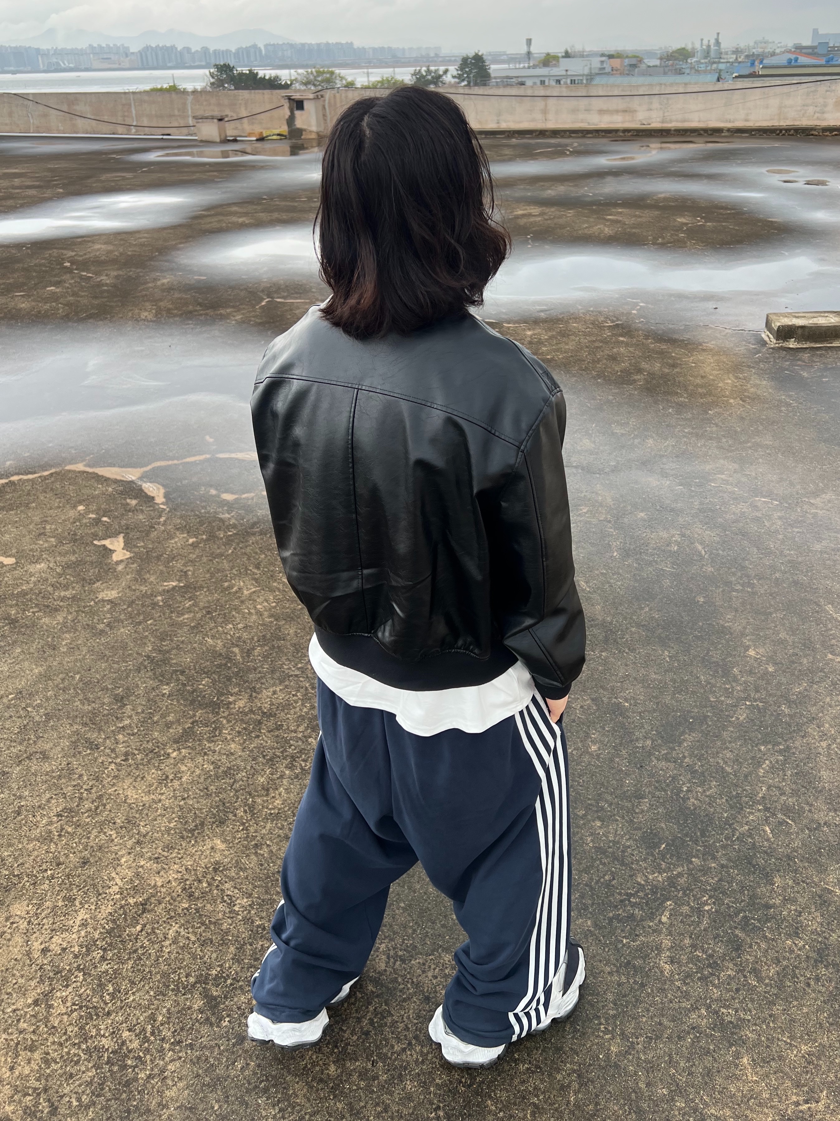 Balenciaga Cargo Sneakers White Grey 착용 스타일 - 5