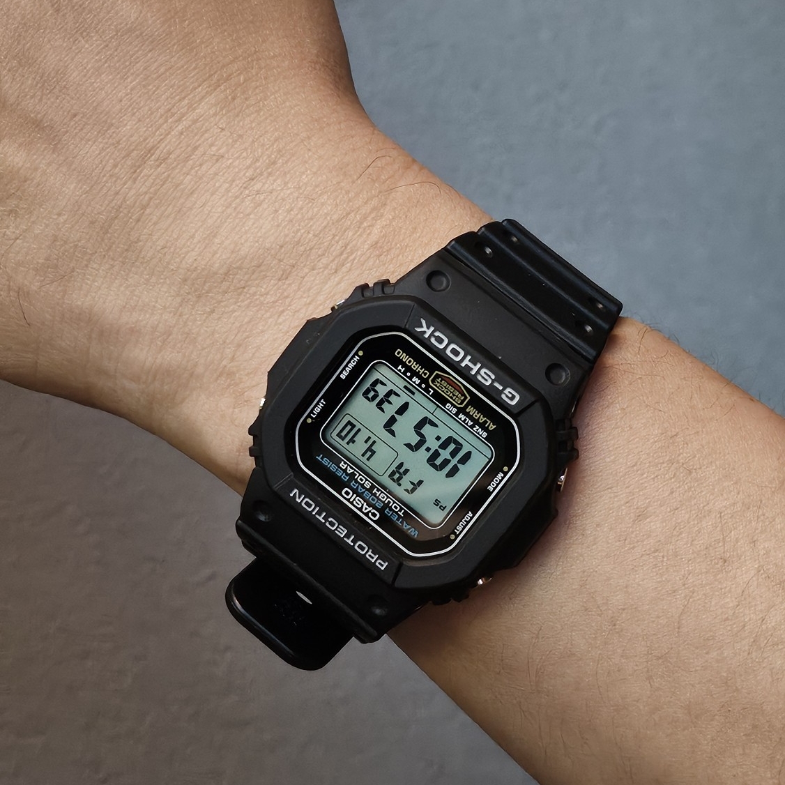 Casio G-Shock G-5600UE-1 착용 스타일 - 1
