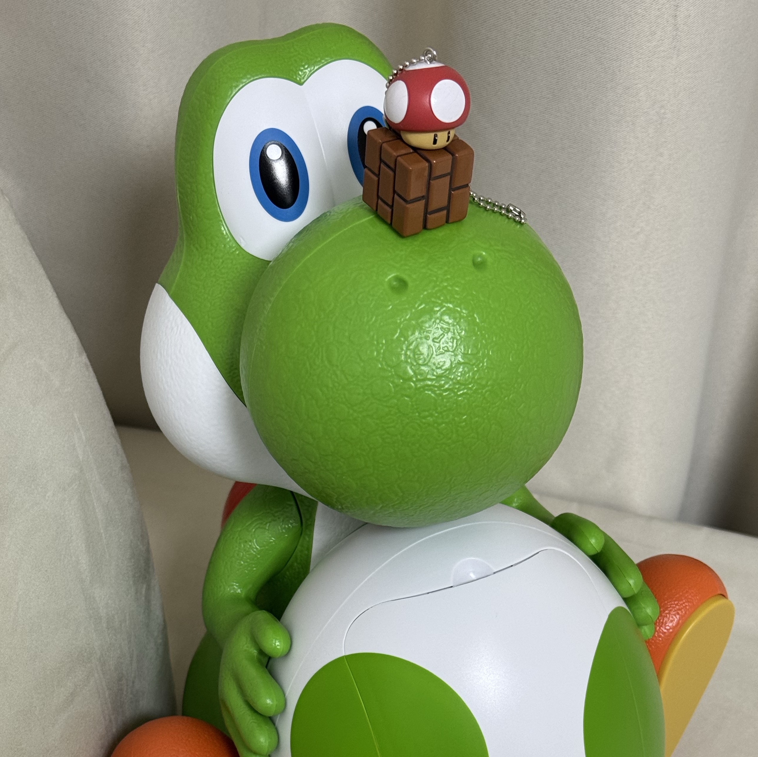 CGV x Super Mario Yoshi Popcorn Bucket 착용 스타일 - 2