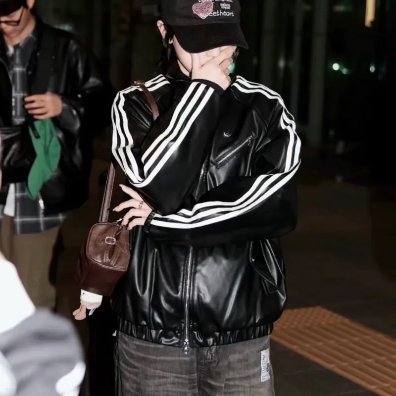 (W) Adidas Sports PUL Jacket Black Cloud White - KR Sizing, Adidas Faux Leather Adicolor 3S Loose Firebird Tracksuit Jacket Black - KR Sizing 착용 스타일 - 4