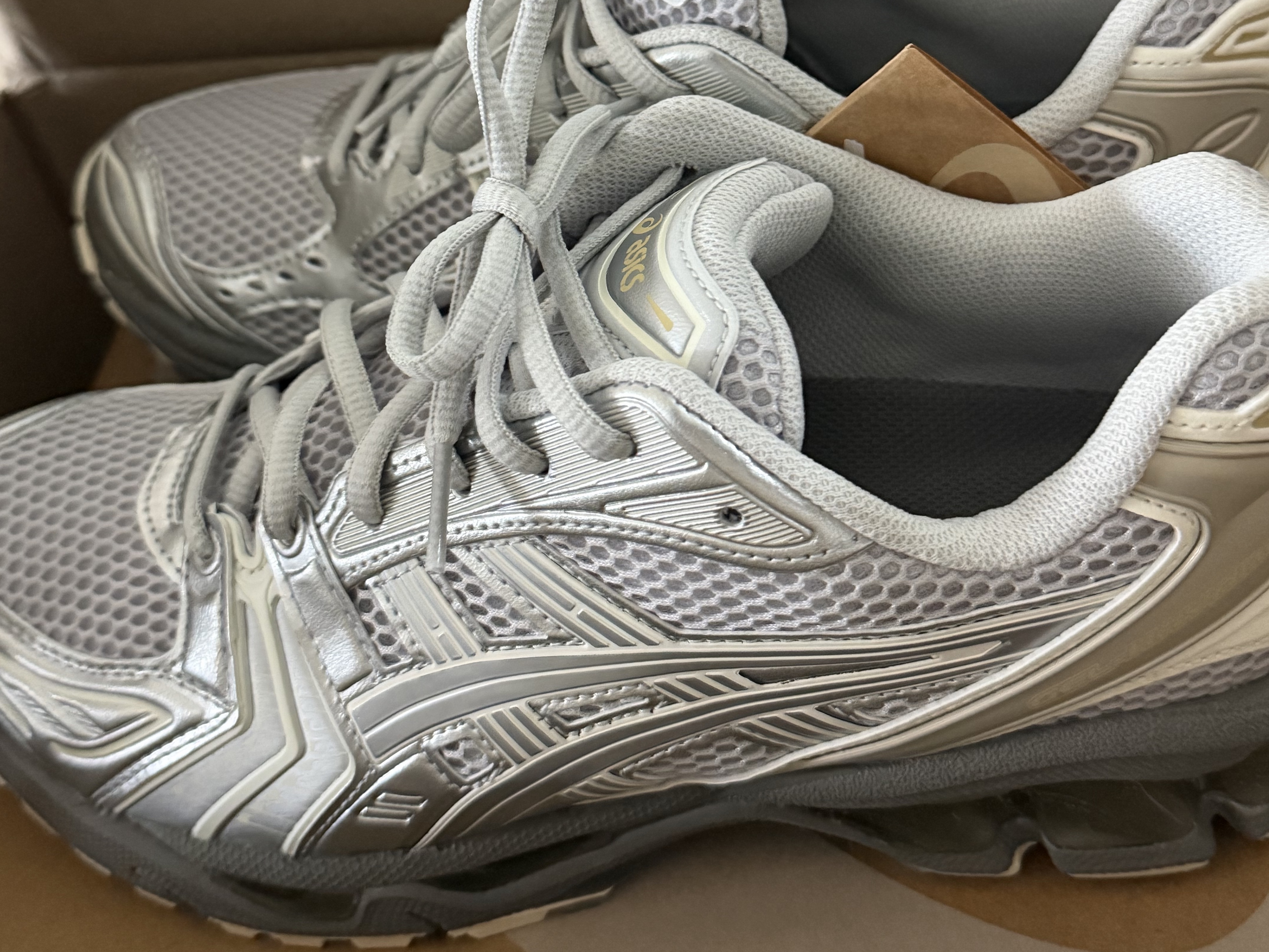Asics Gel-Kayano 14 Concrete Pure Silver 착용 스타일