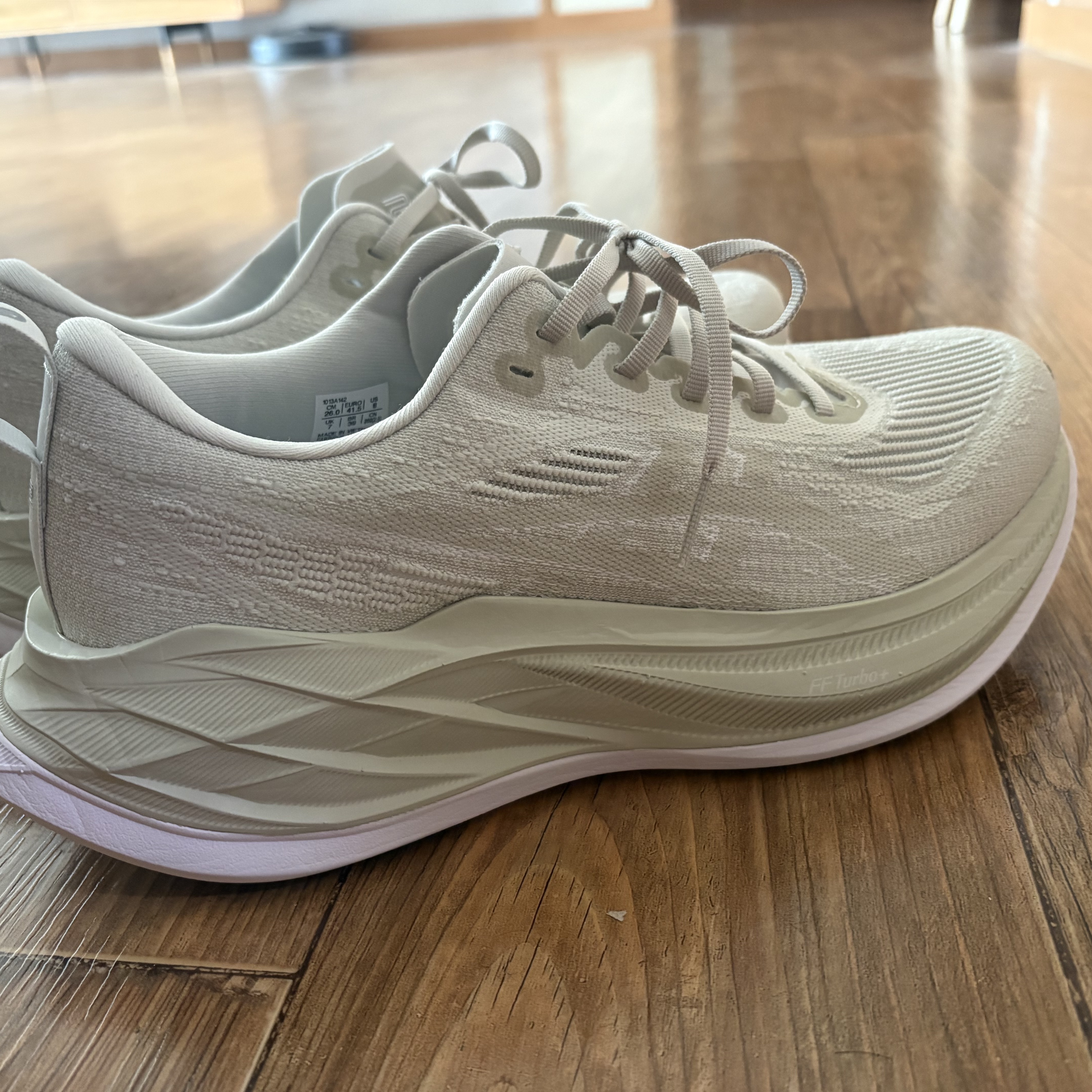 Asics Superblast 2 Lake Grey White Sage 착용 스타일